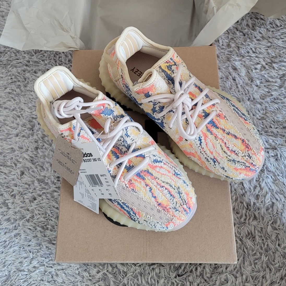 Adidas Yeezy Boost 350 V2 MX Oat 착용 스타일