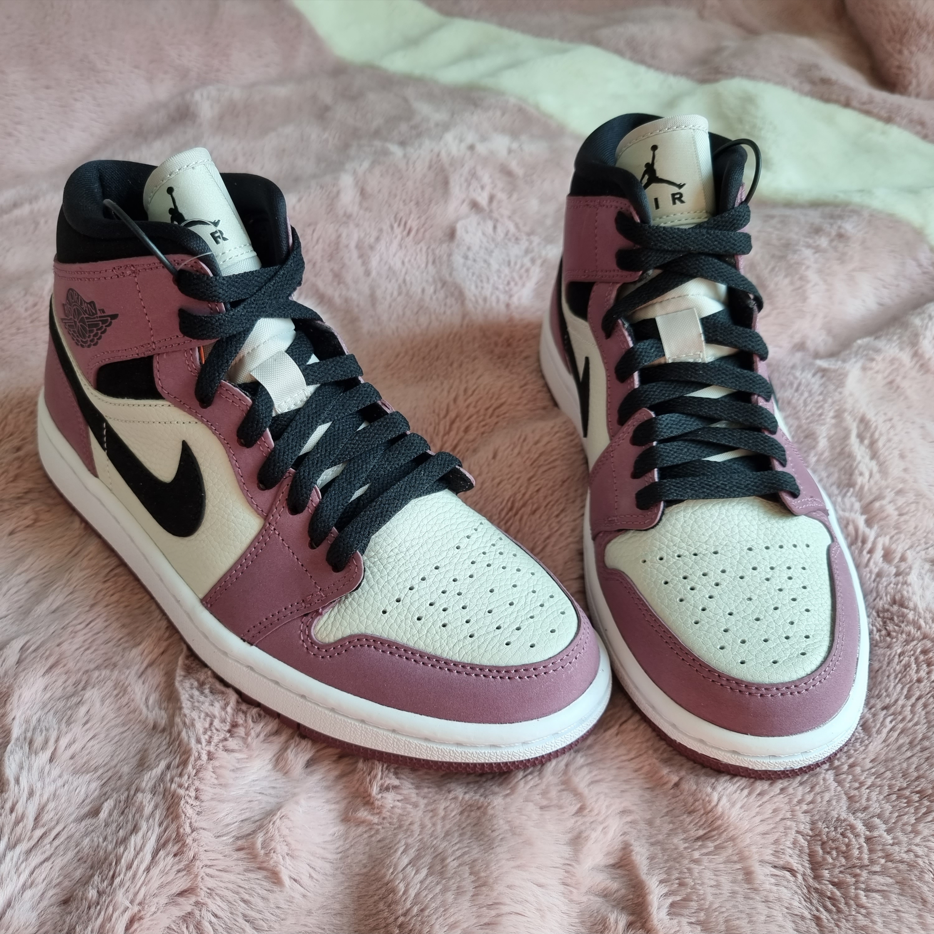 (W) Jordan 1 Mid SE Light Mulberry 착용 스타일 - 1