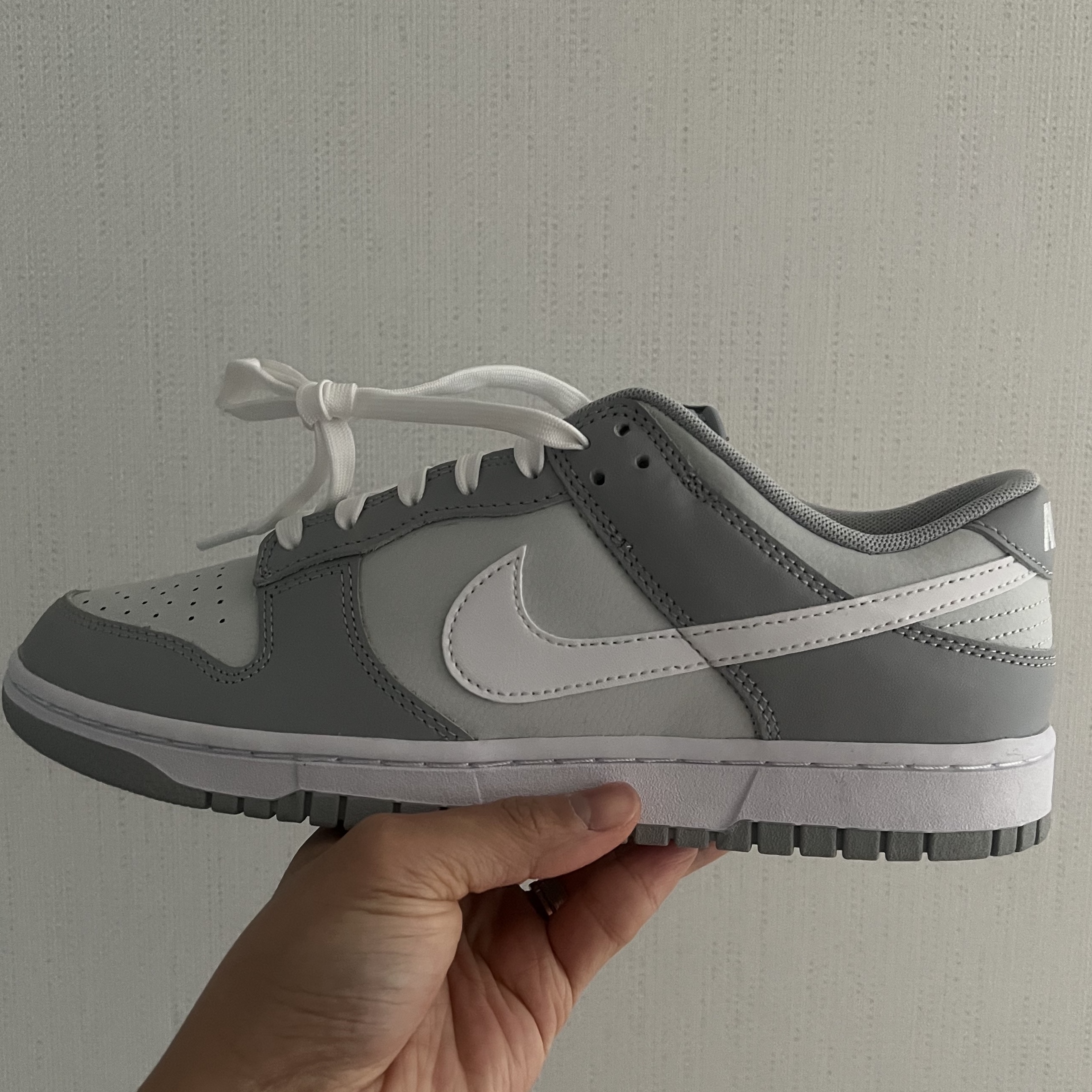 Nike Dunk Low Retro Wolf Grey 착용 스타일 - 1