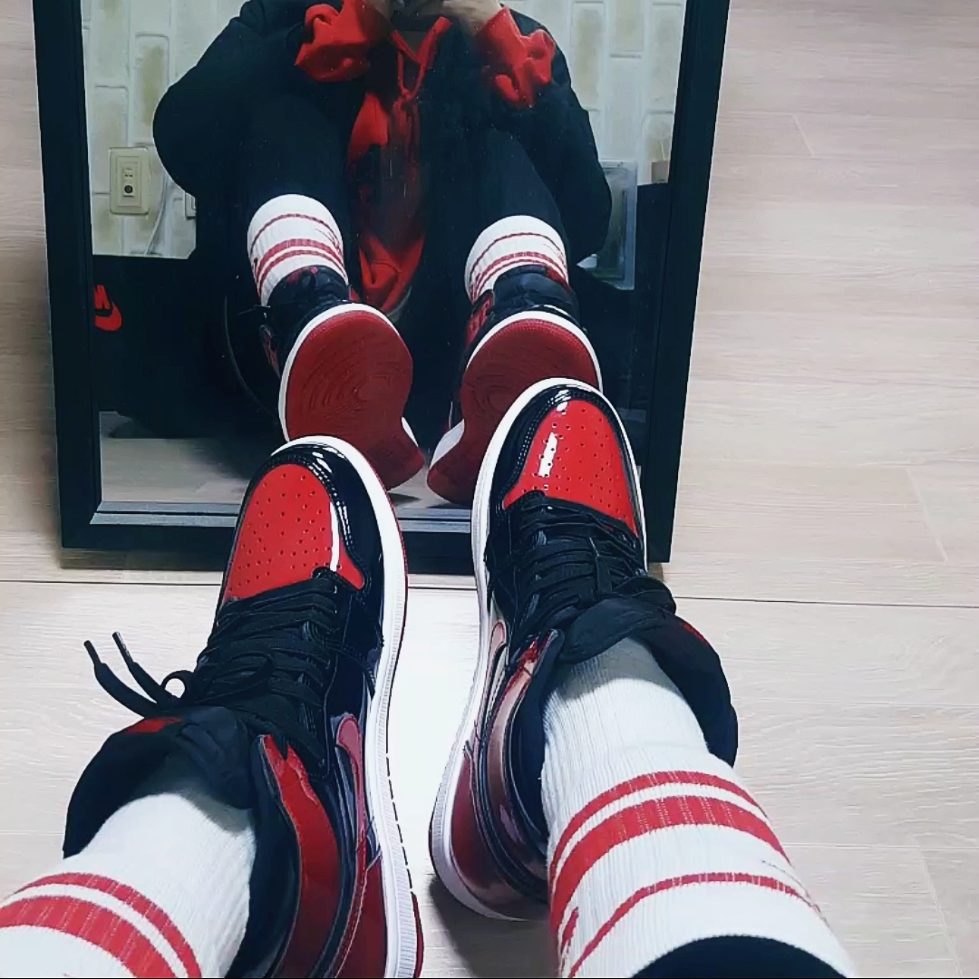 Jordan 1 Retro High OG Patent Bred 착용 스타일 - 1