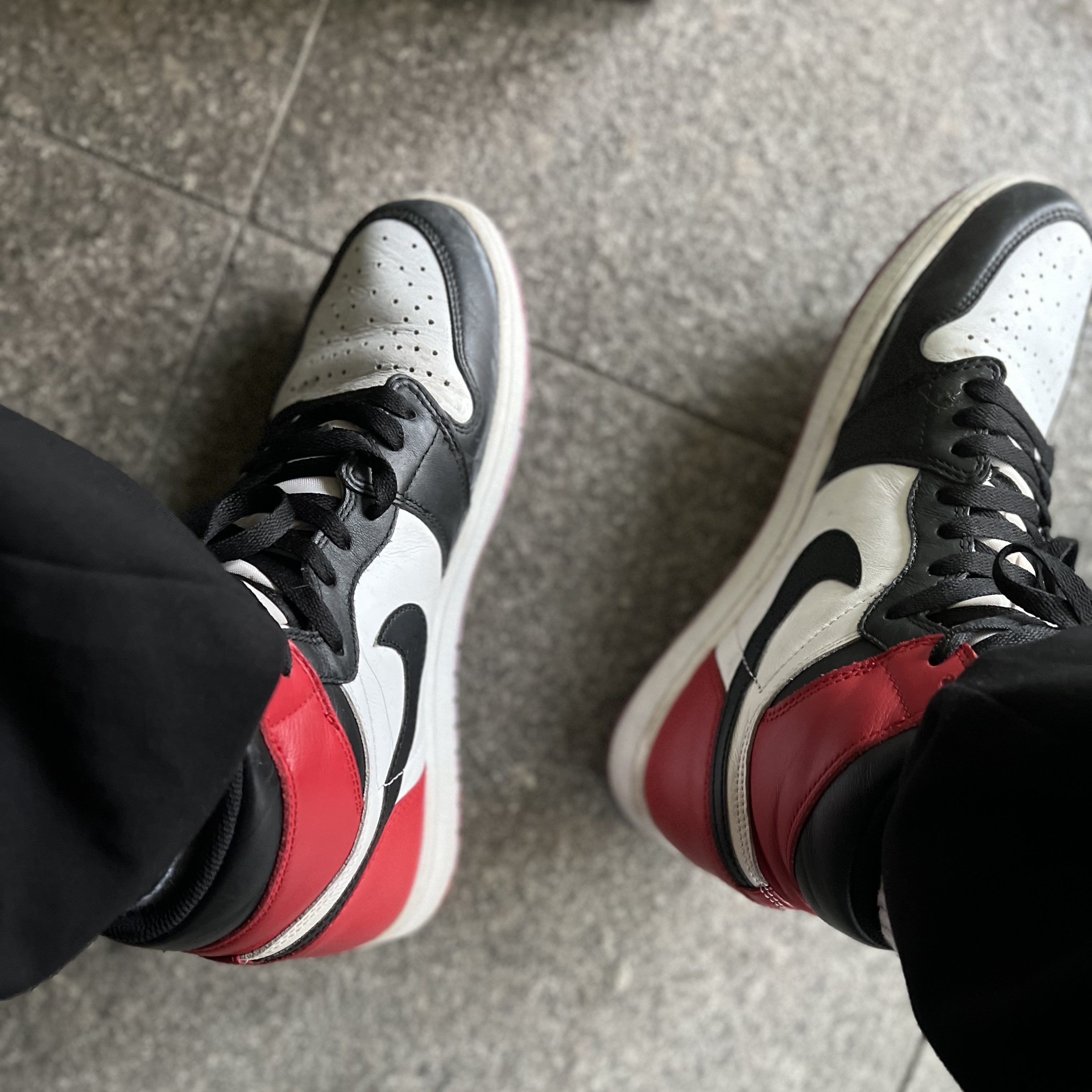 Jordan 1 Retro High OG Black Toe 2016 착용 스타일 - 1