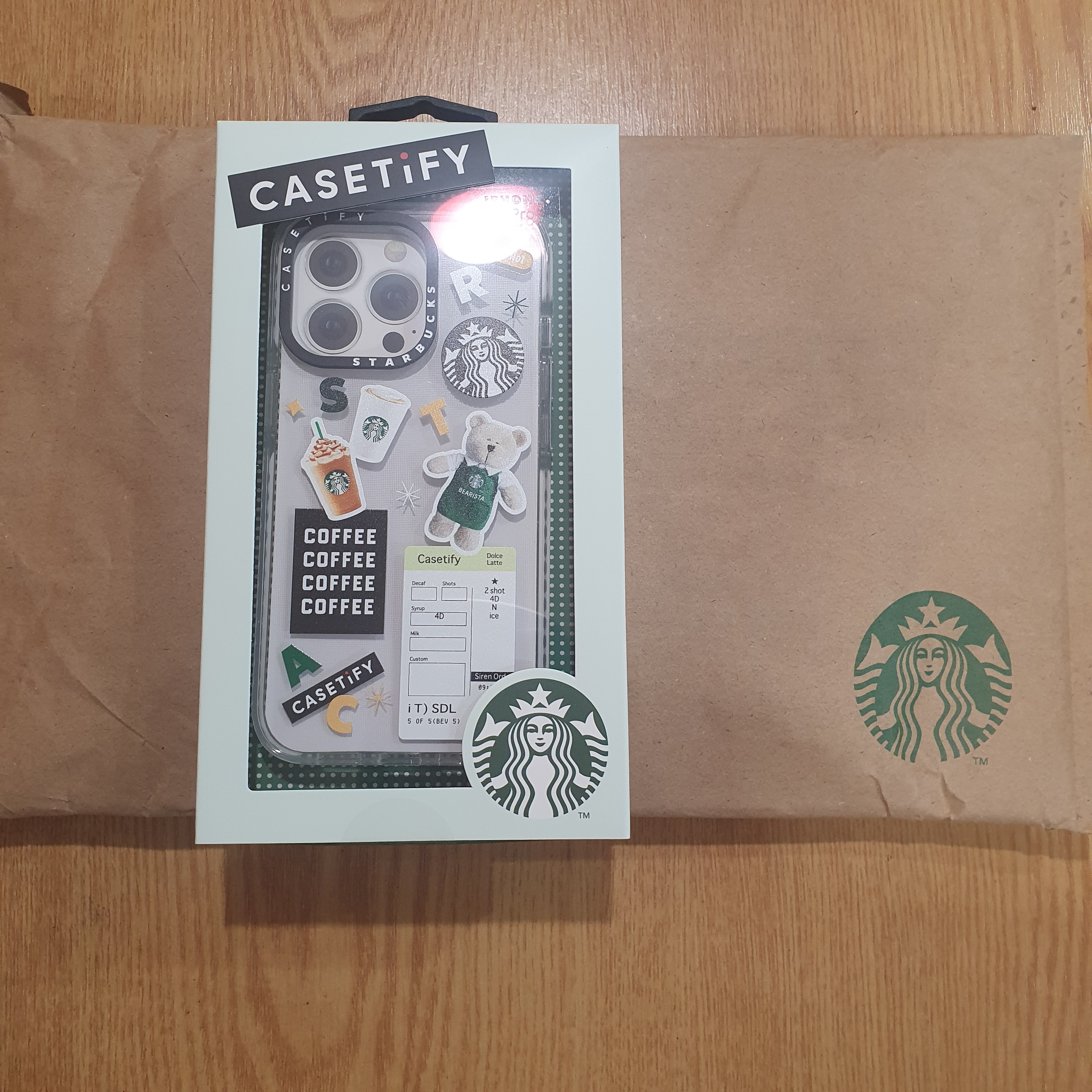 Casetify x Starbucks Icon Impact iPhone Case Clear 착용 스타일 - 2
