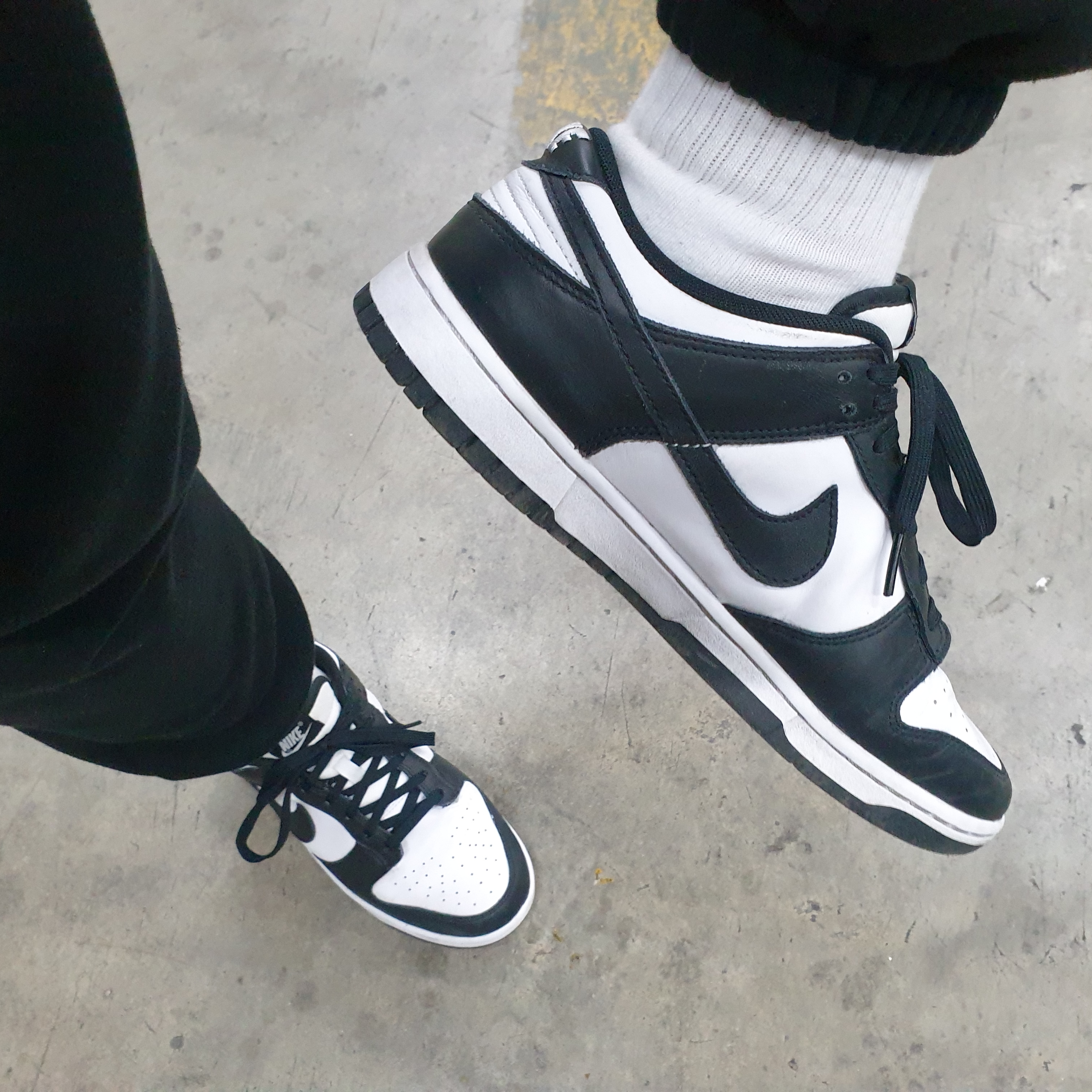 Nike Dunk Low Retro Black 착용 스타일 - 2