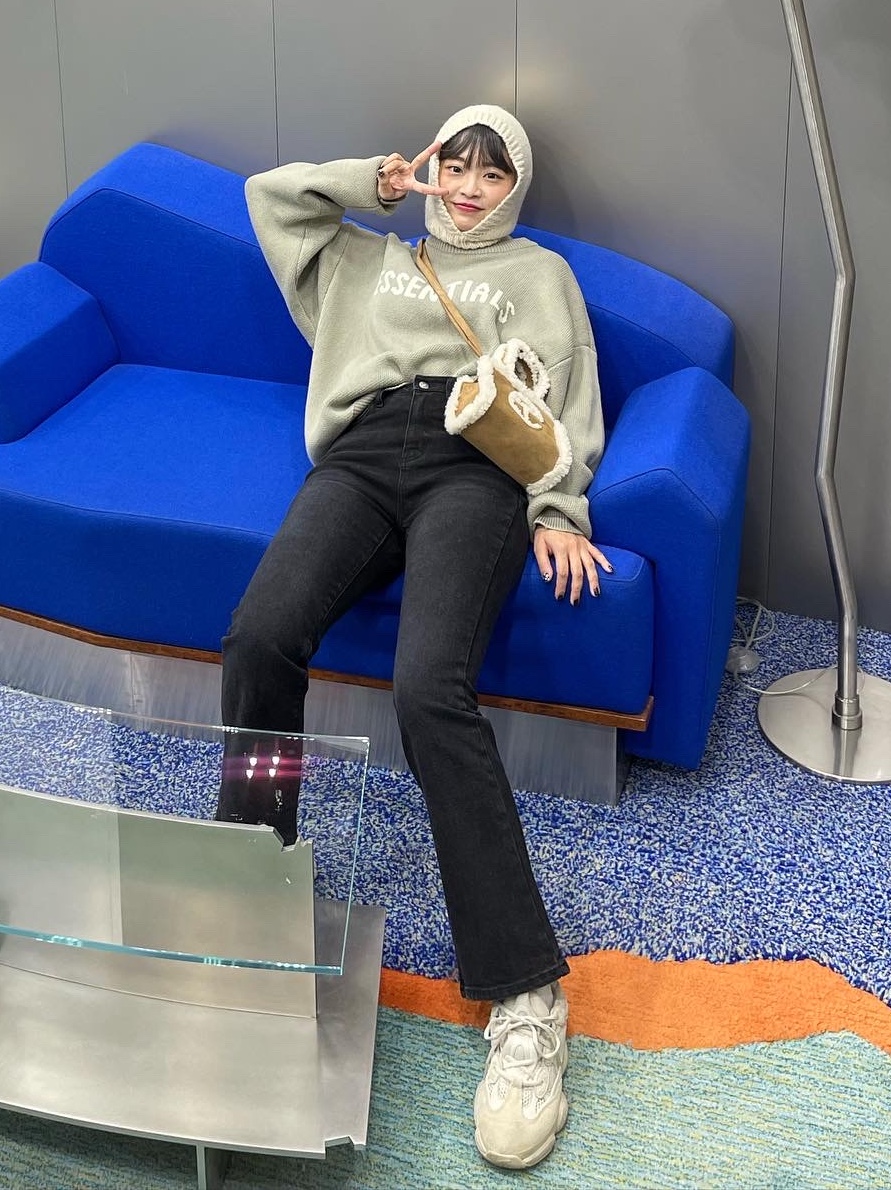 (Kids) Essentials Knit Pull-Over Pistachio - 21FW, Telfar x UGG Small Shopping Bag Chestnut 착용 스타일 - 1