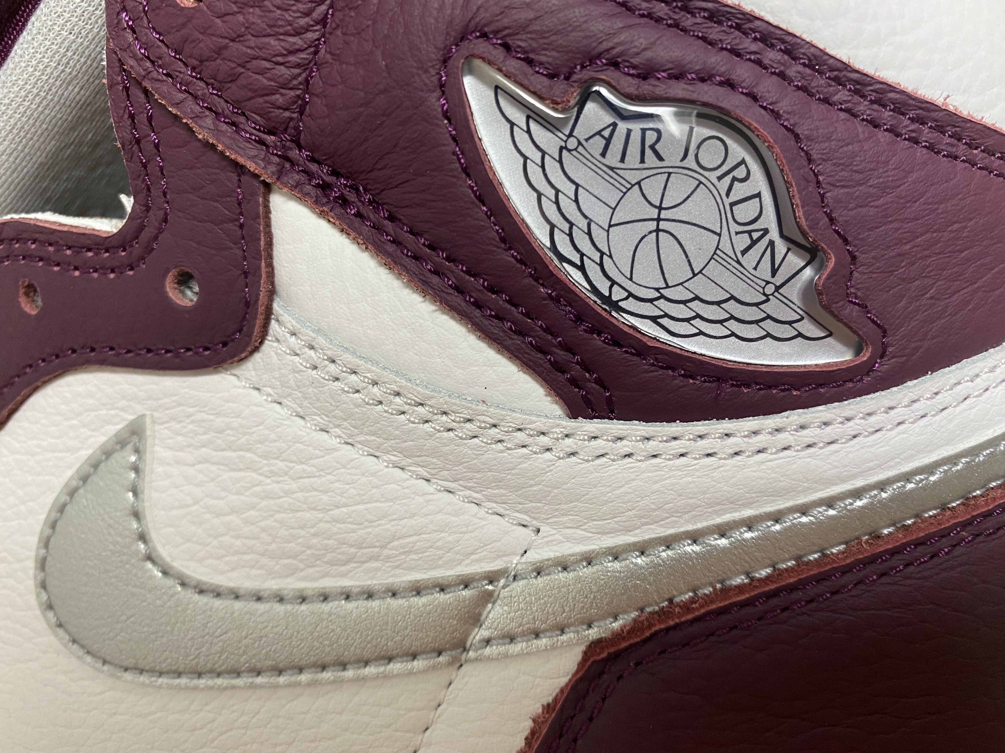 Jordan 1 Retro High OG Bordeaux 착용 스타일 - 2