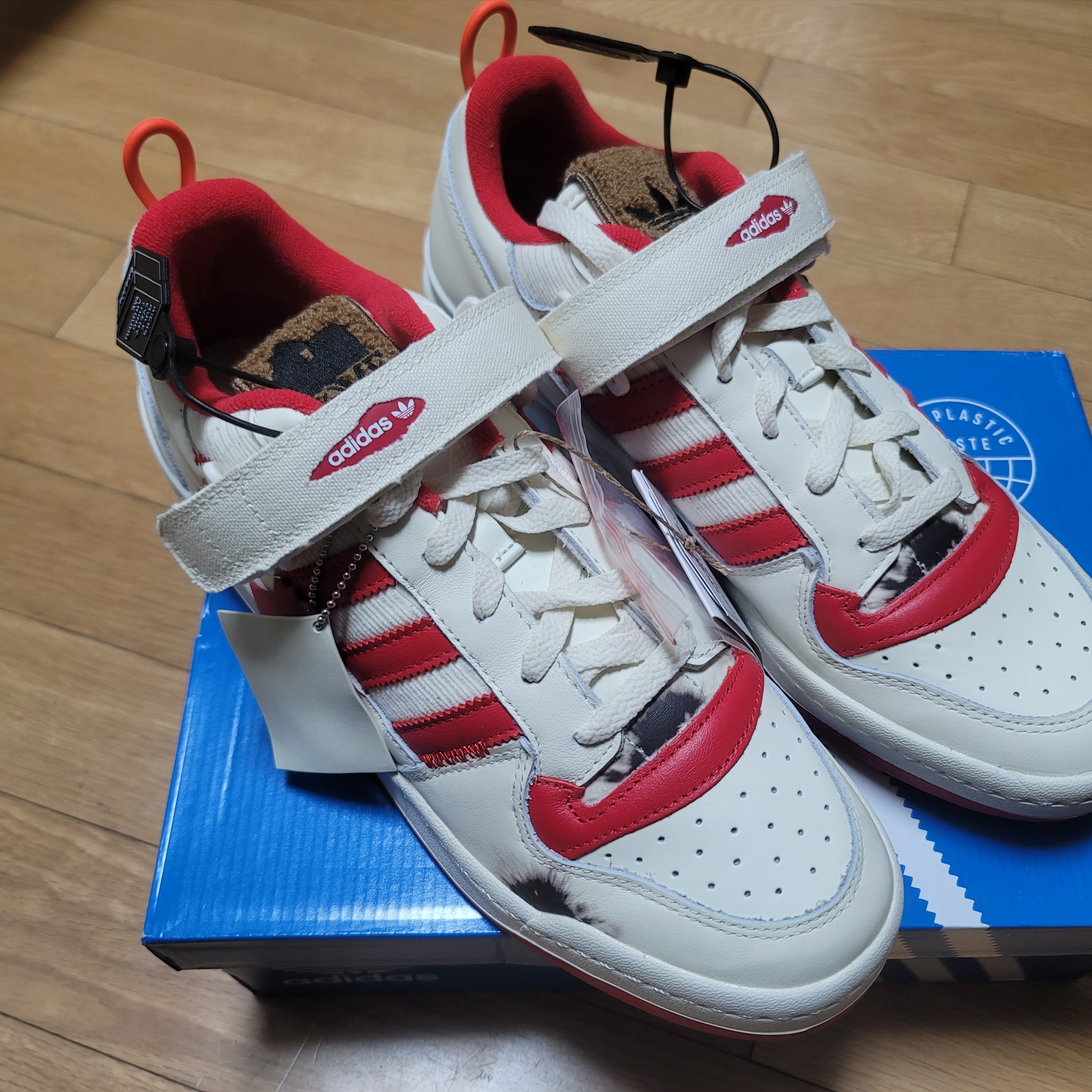Adidas Forum Low Home Alone 착용 스타일 - 3
