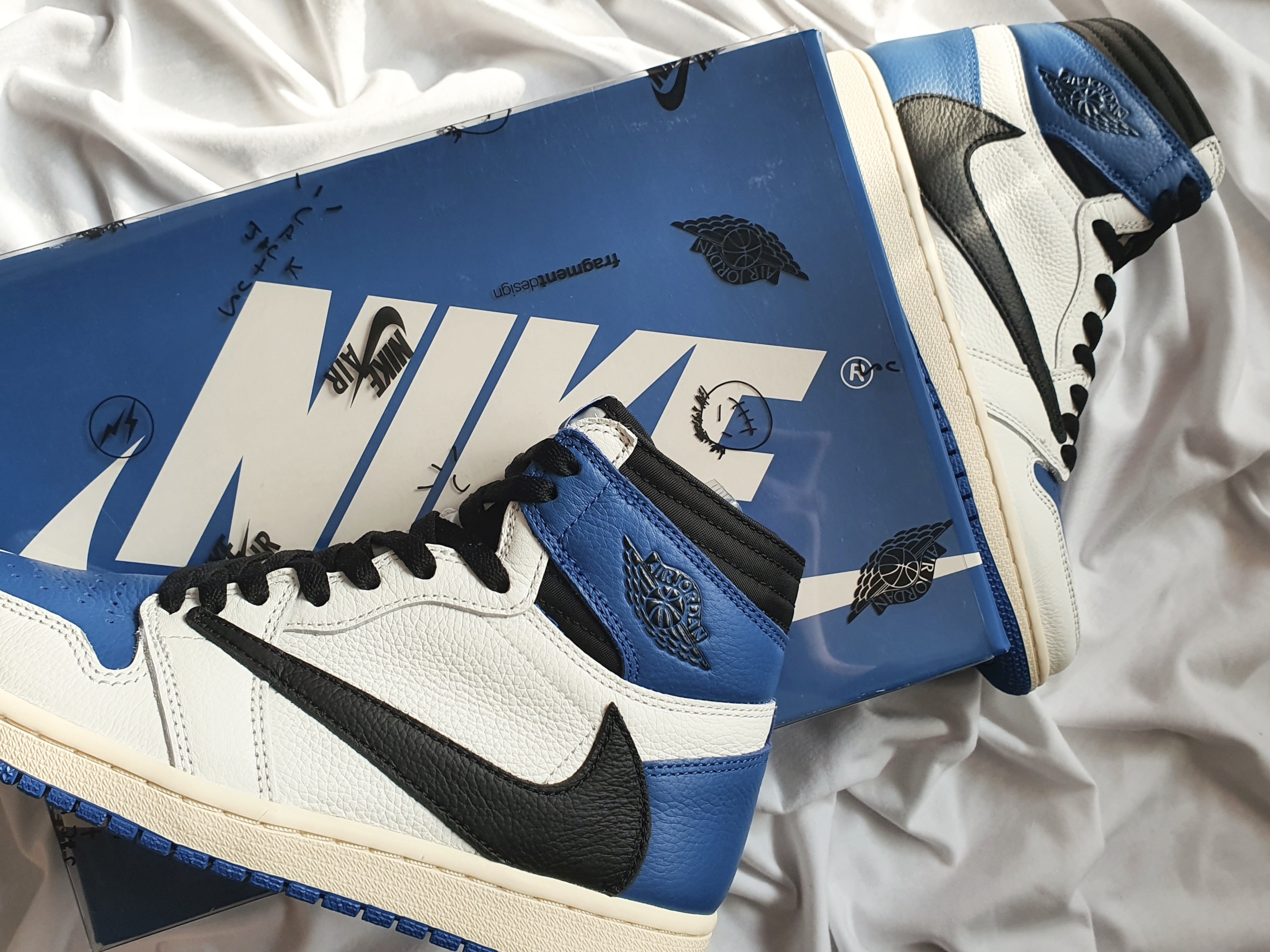 Jordan 1 x Travis Scott x Fragment Retro High OG SP Military Blue 착용 스타일 - 2