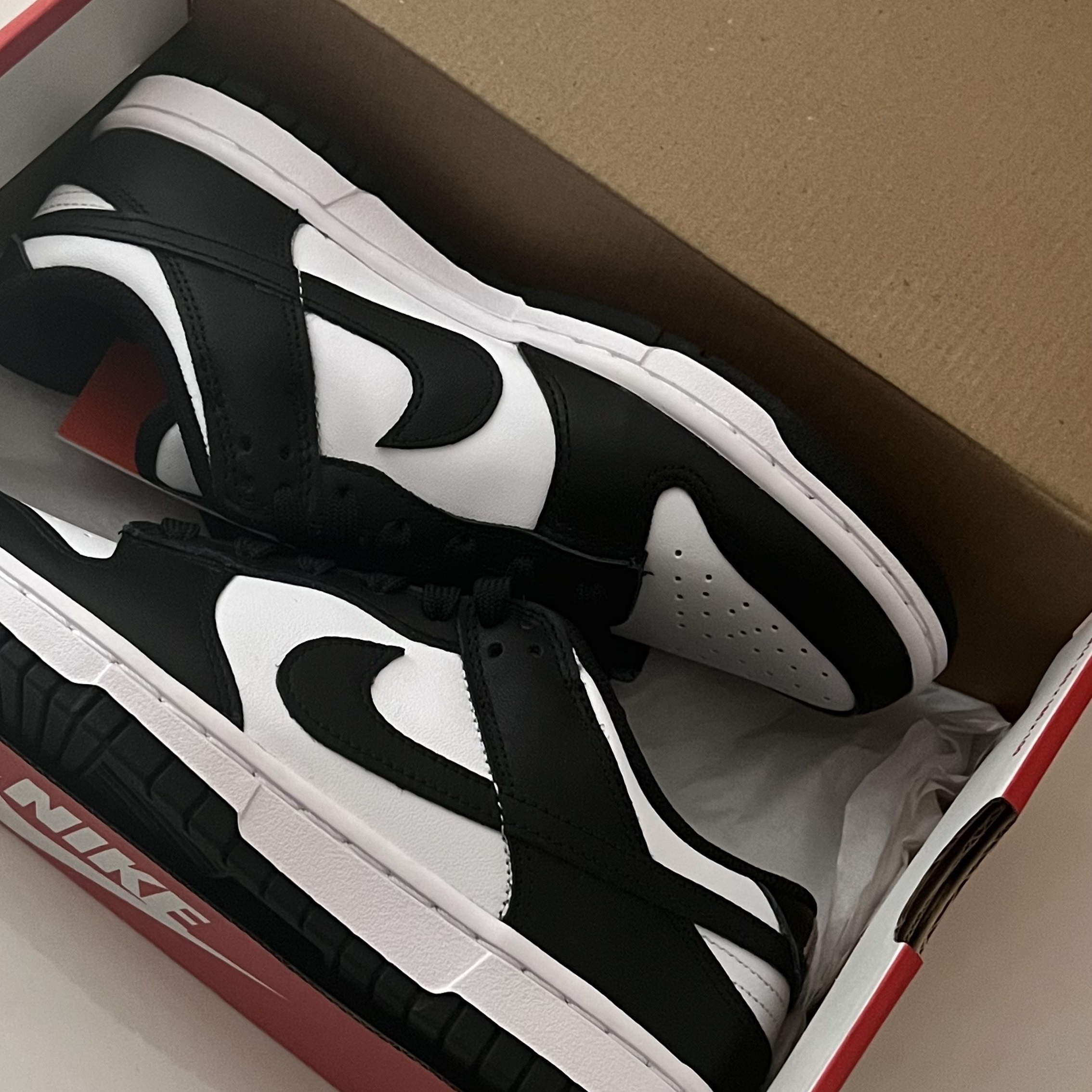 (W) Nike Dunk Low Black 착용 스타일 - 1