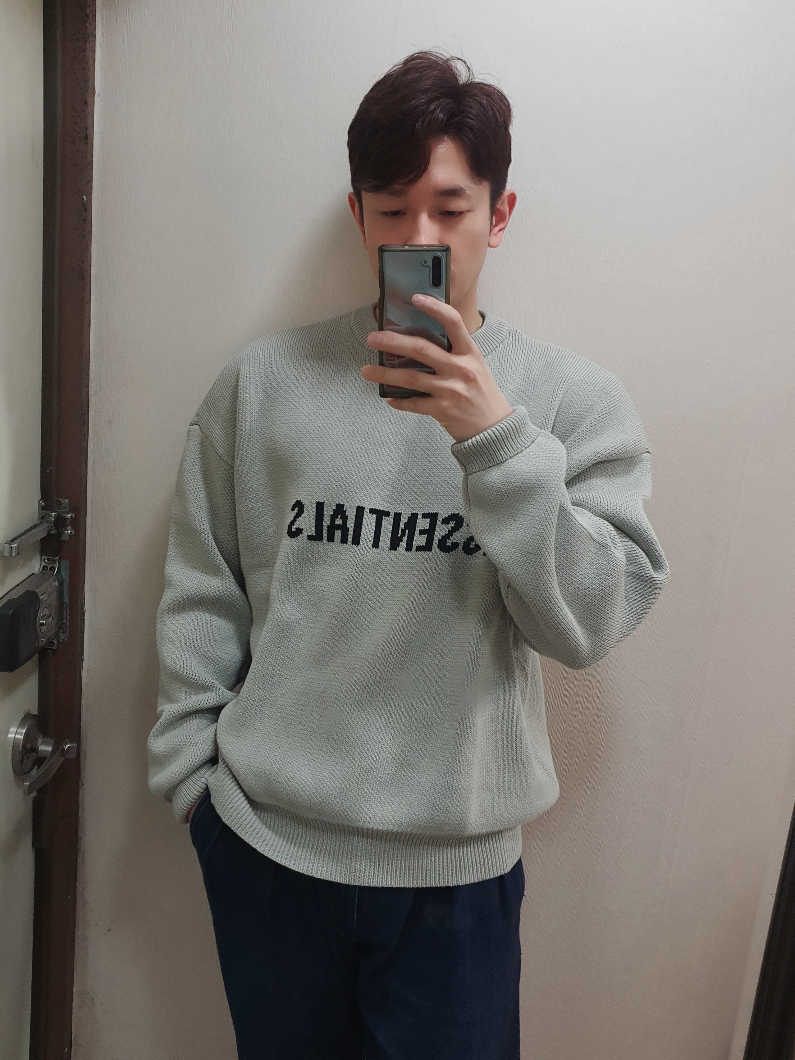 Essentials Knit Pullover Sweater Concrete - Ssense Exclusive, Converse x Play Comme des Garcons Chuck 70 Ox Black 착용 스타일 - 3