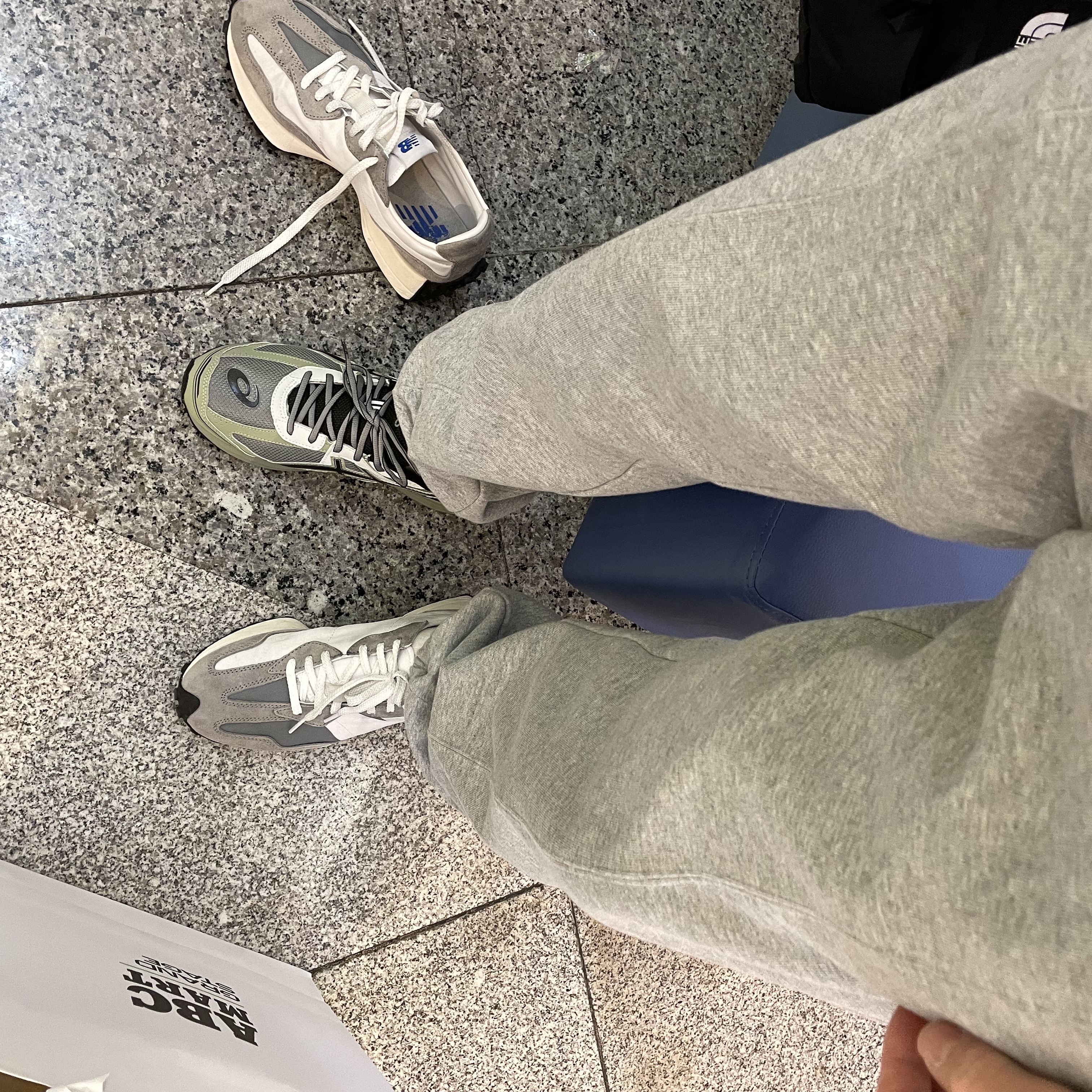 Asics Jog 100 S Sheet Rock - 2E Wide 착용 스타일 - 3