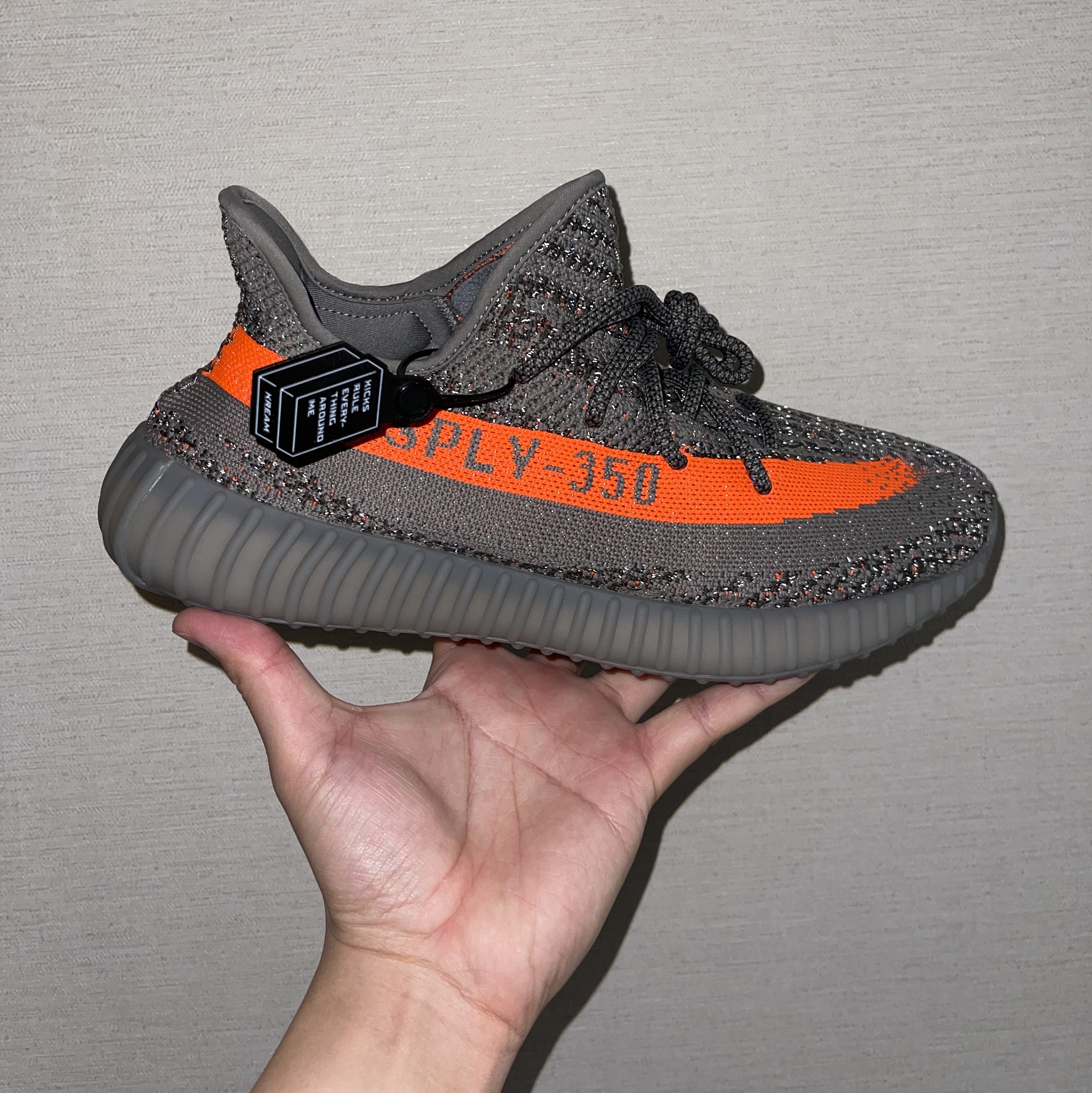 Adidas Yeezy Boost 350 V2 Beluga - Reflective 착용 스타일