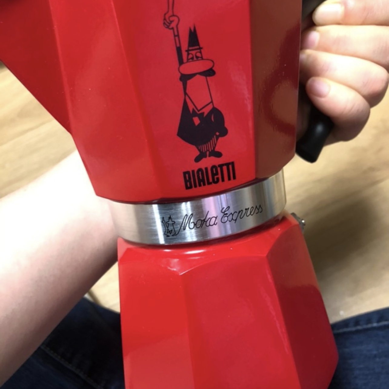 Supreme Bialetti Moka Express Red - 19SS 착용 스타일 - 2