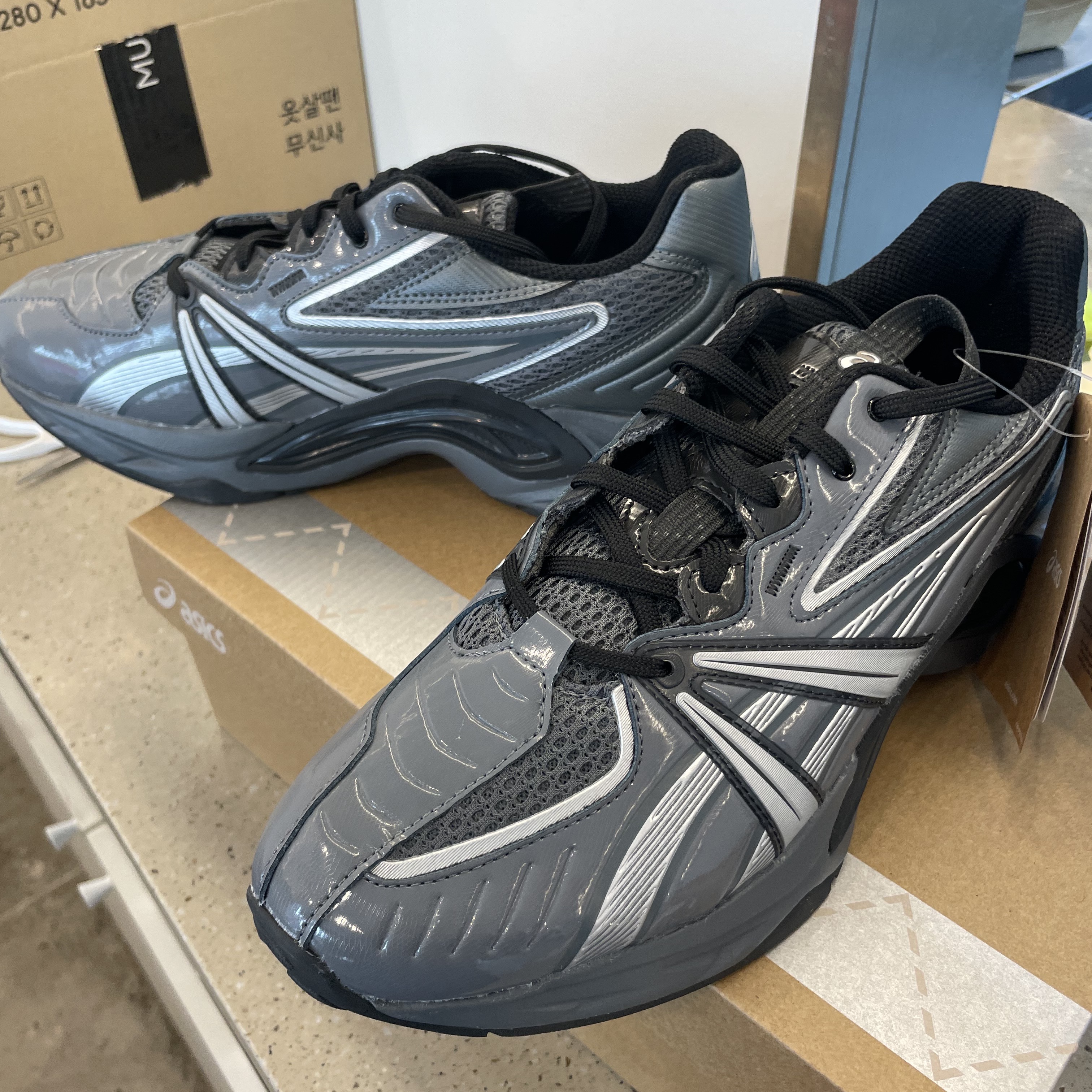 Asics HN2-S Protoblast Steel Grey 착용 스타일 - 1