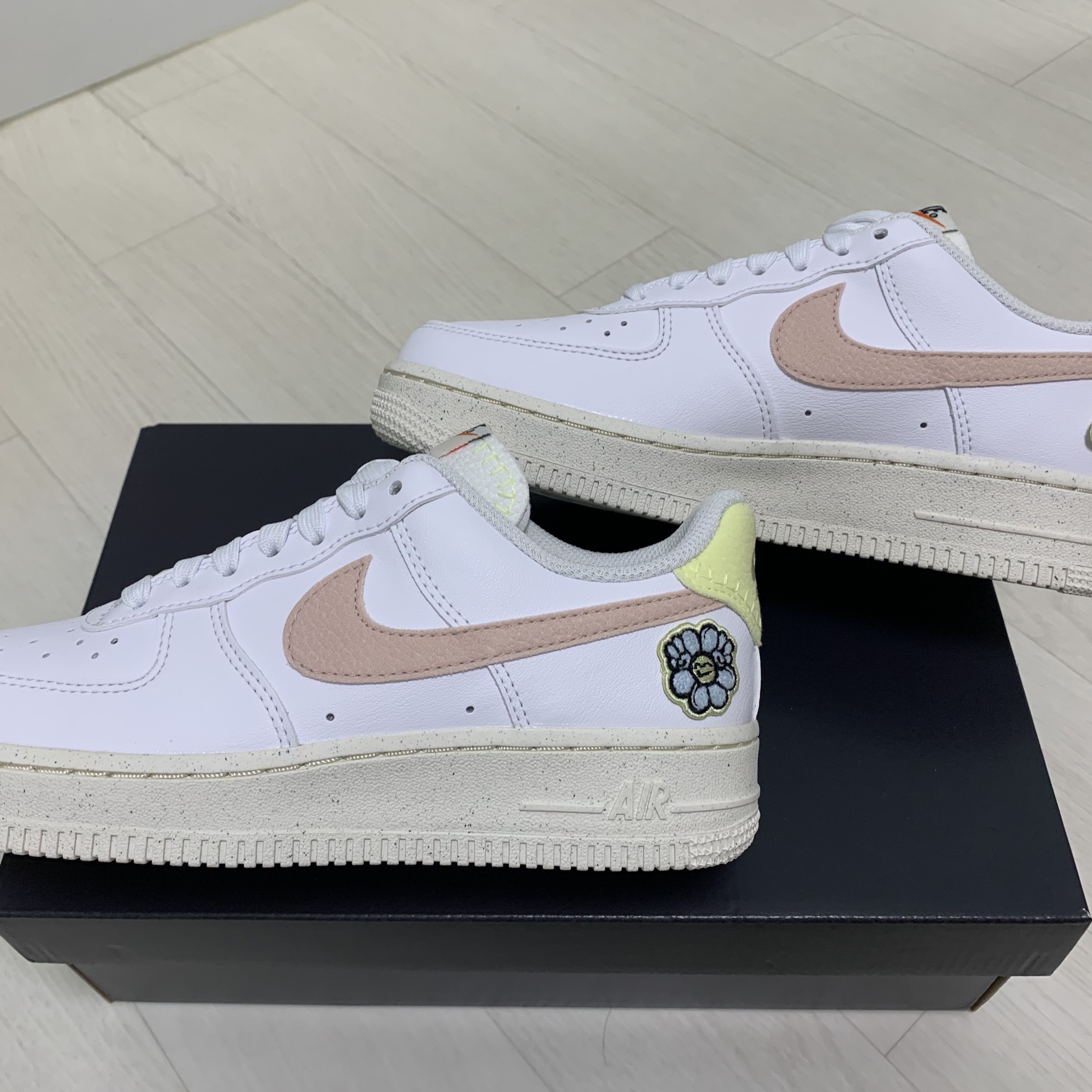 (W) Nike Air Force 1 '07 SE Next Nature White Pink Oxford 착용 스타일 - 2