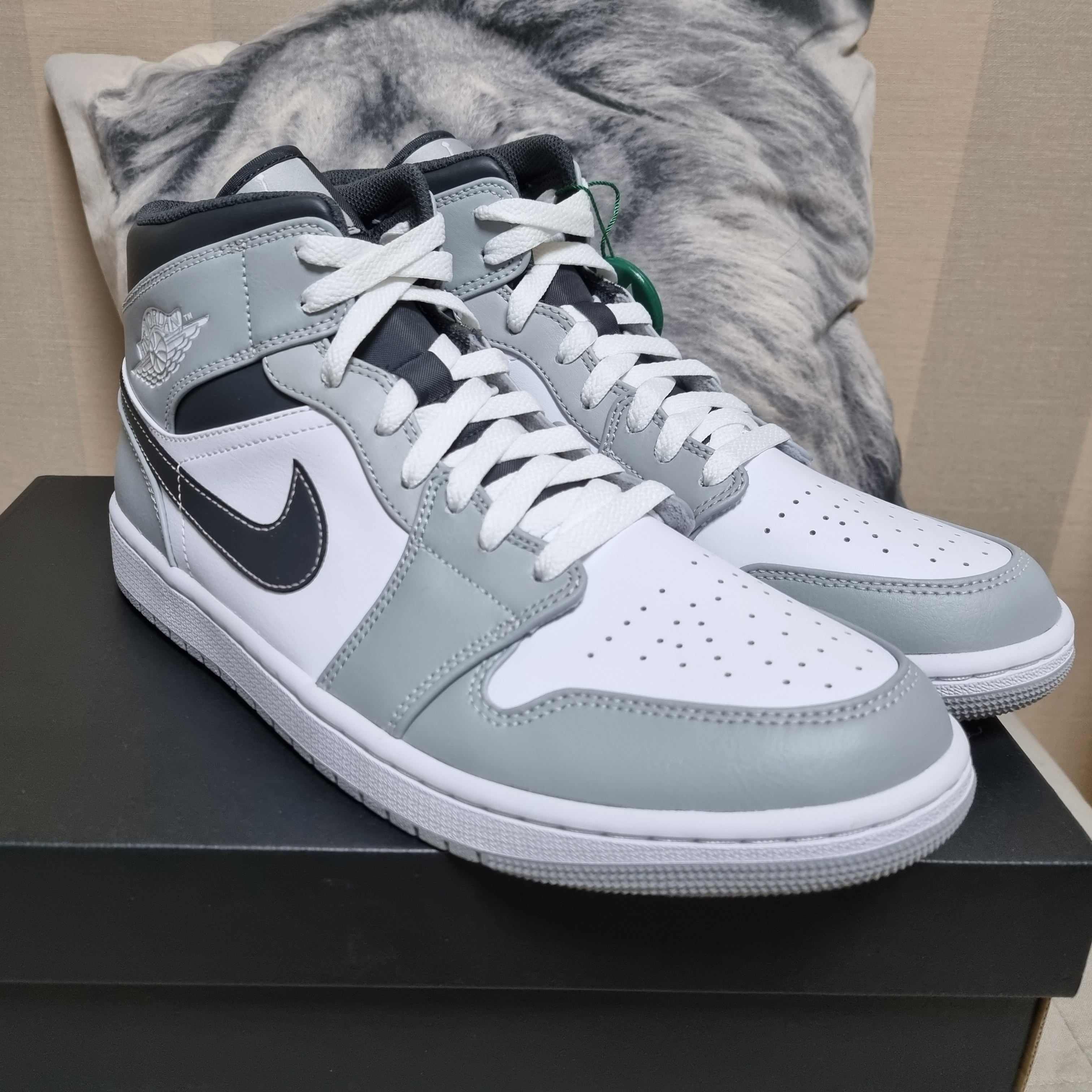 Jordan 1 Mid Light Smoke Grey Anthracite 착용 스타일