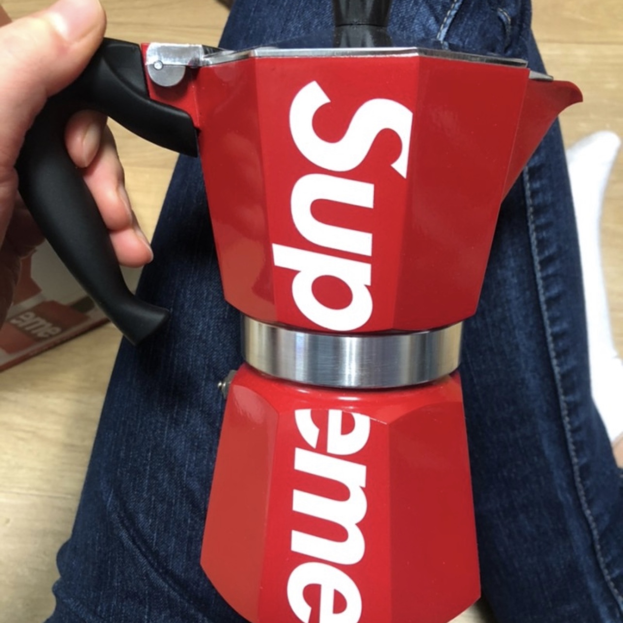 Supreme Bialetti Moka Express Red - 19SS 착용 스타일 - 1