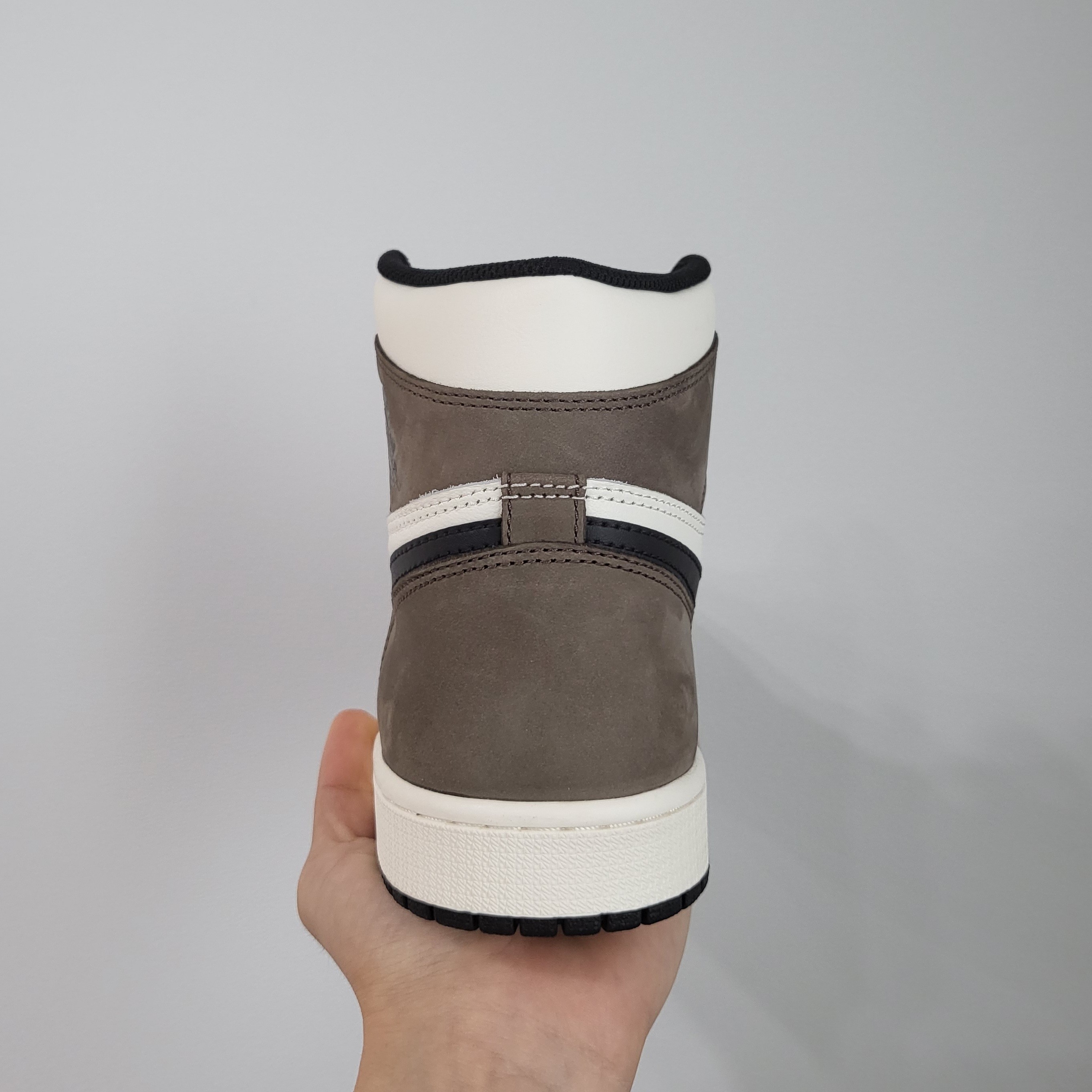 Jordan 1 Retro High OG Black Mocha, (GS) Jordan 1 Retro High OG Black Mocha 착용 스타일 - 4