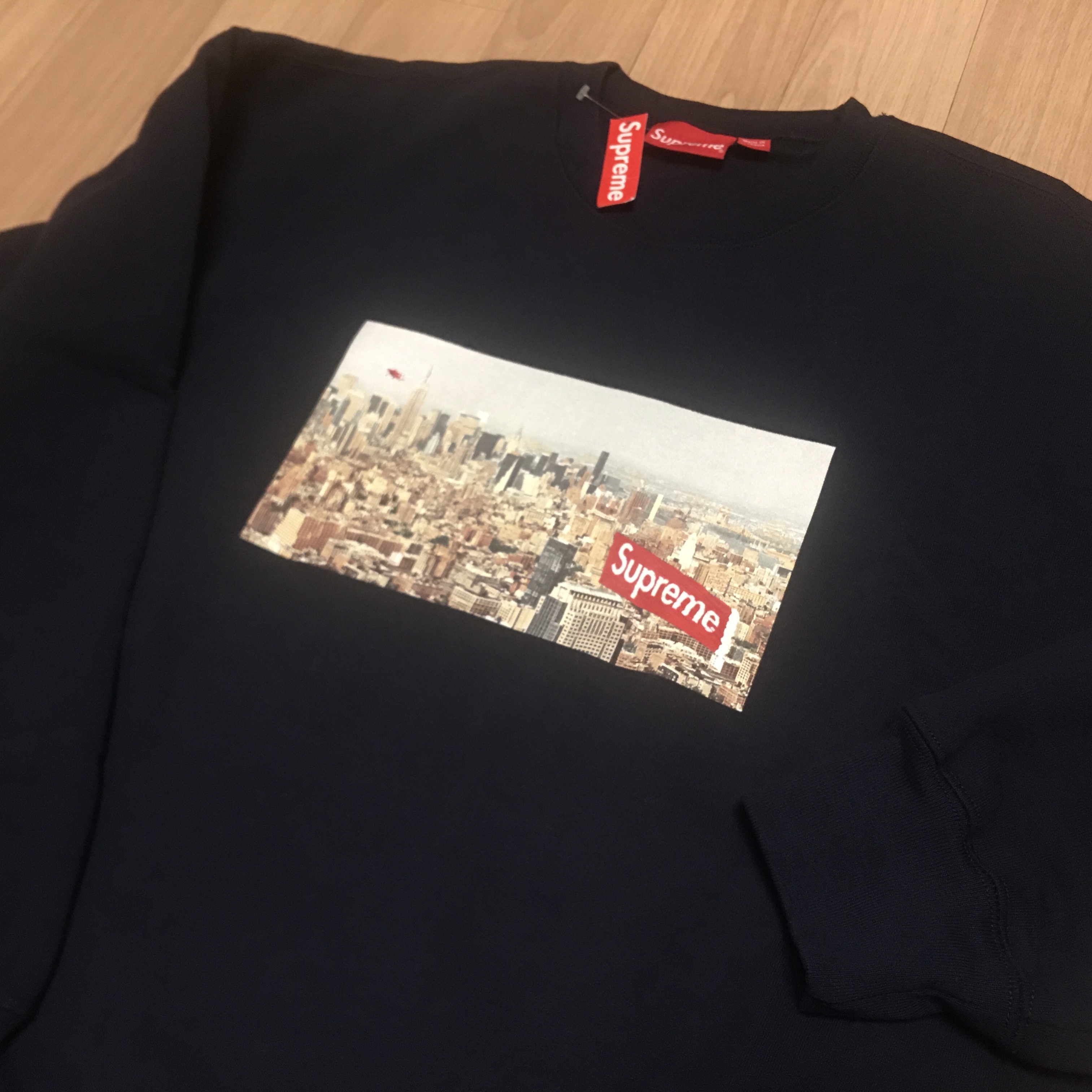 Supreme Aerial Crewneck Navy - 20FW 착용 스타일 - 1