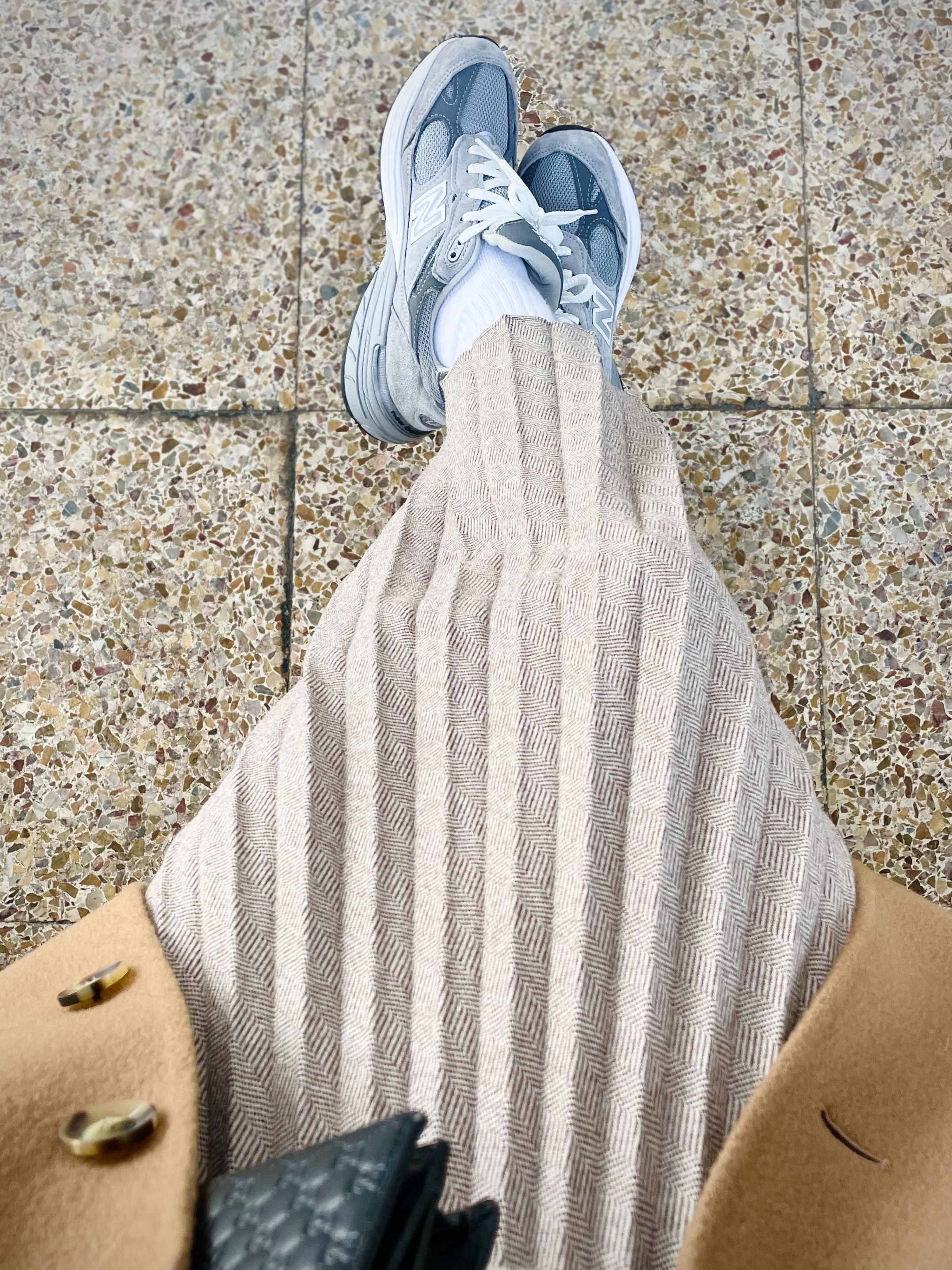 (W) New Balance 993 Made in USA Grey - B Standard 착용 스타일 - 2
