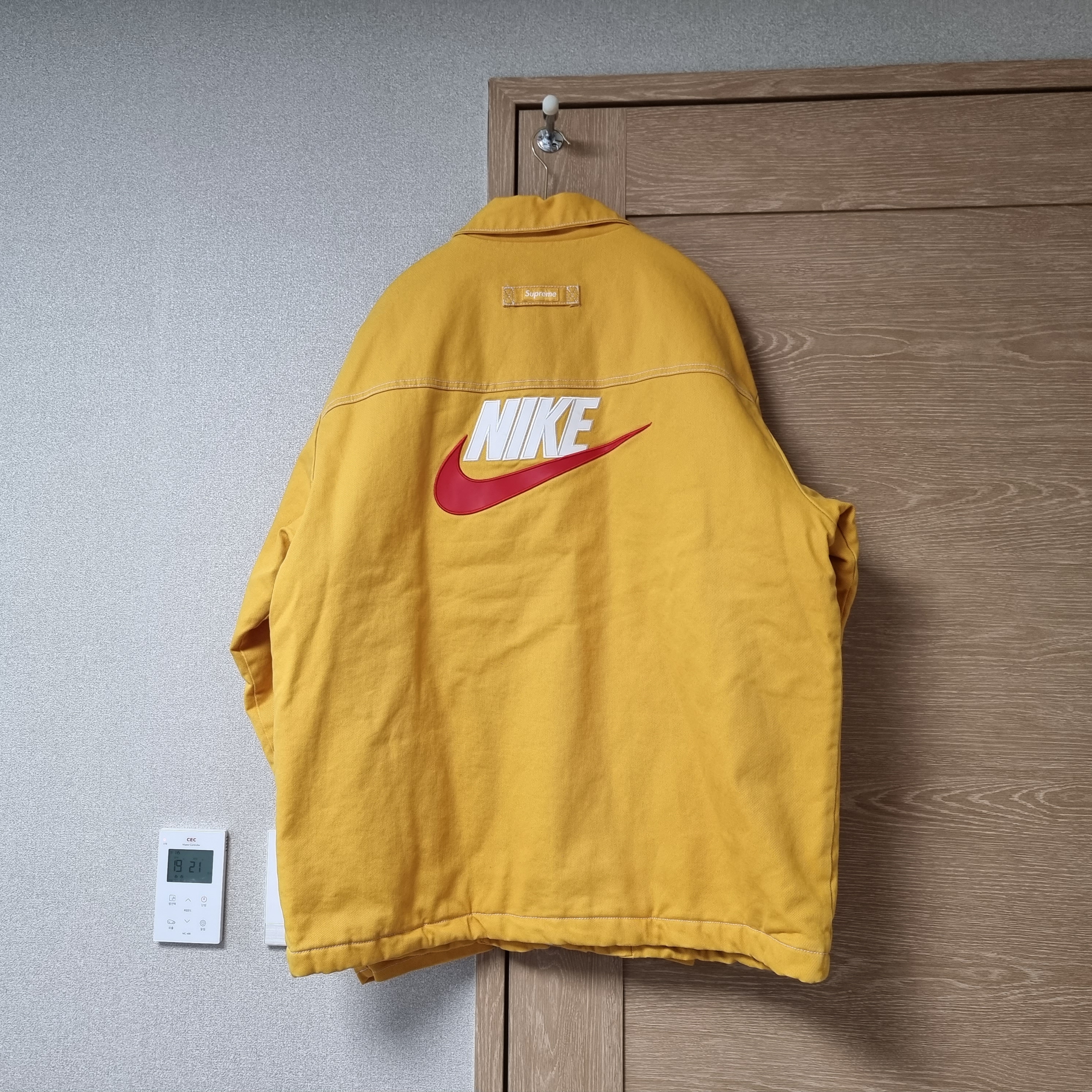 Supreme x Nike Double Zip Quilted Work Jacket Mustard - 18FW, Supreme x Nike Double Zip Quilted Work Jacket Burgundy - 18FW 착용 스타일 - 2