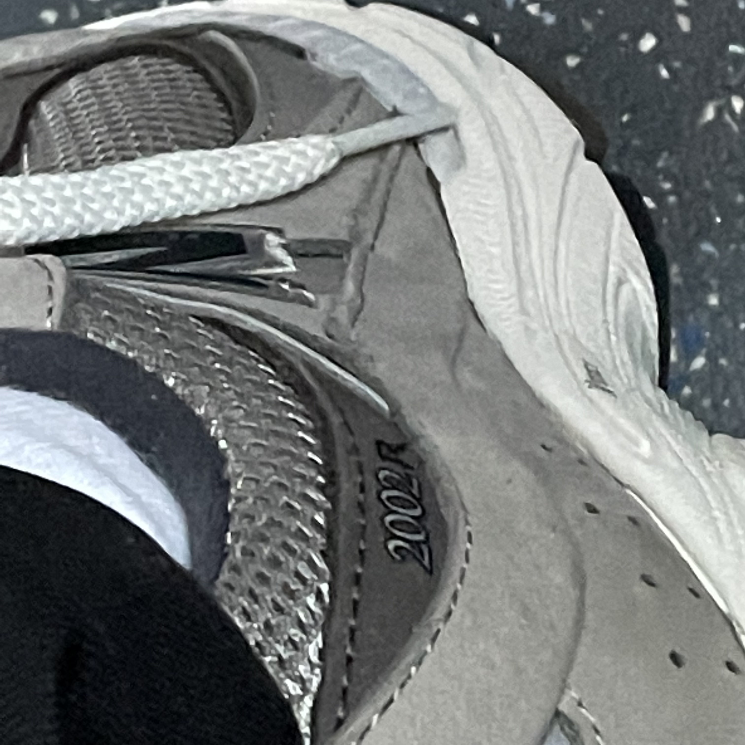 New Balance 2002R Grey, (W) The North Face White Label Novelty Nuptse Down Jacket Black 착용 스타일 - 1