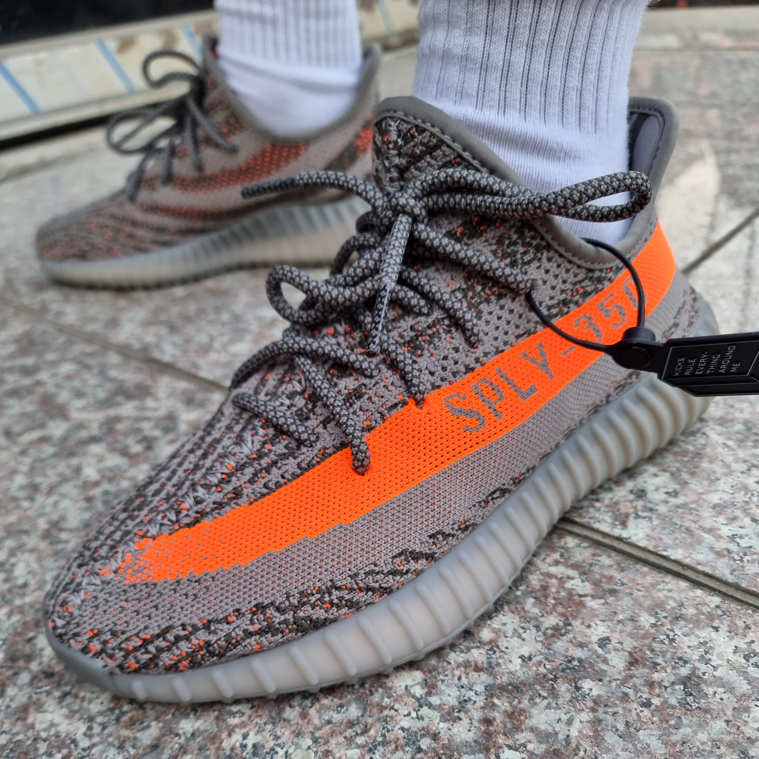 Adidas Yeezy Boost 350 V2 Beluga - Reflective 착용 스타일