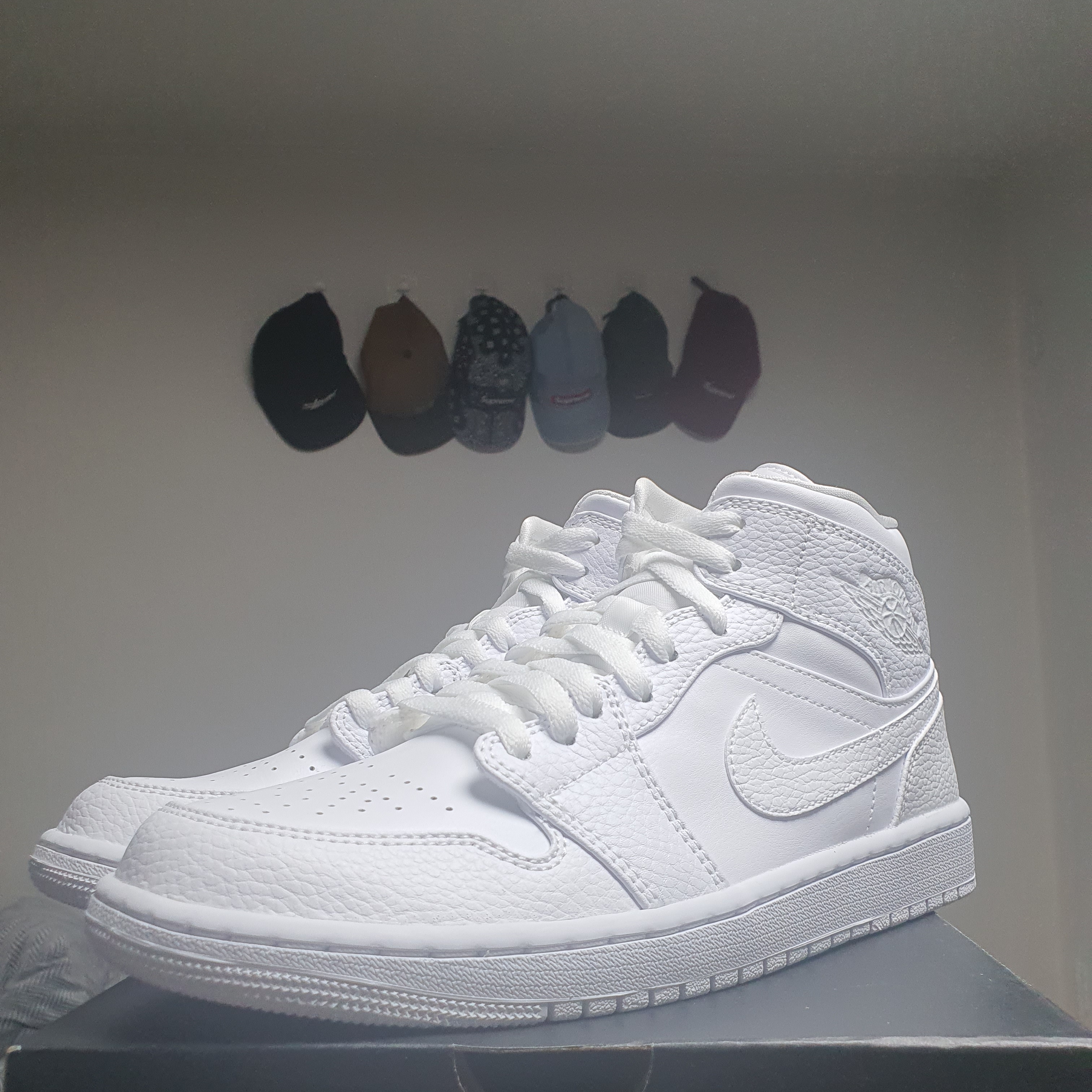 Jordan 1 Mid Triple White, Supreme Washed Chino Twill Camp Cap Denim - 21SS 착용 스타일
