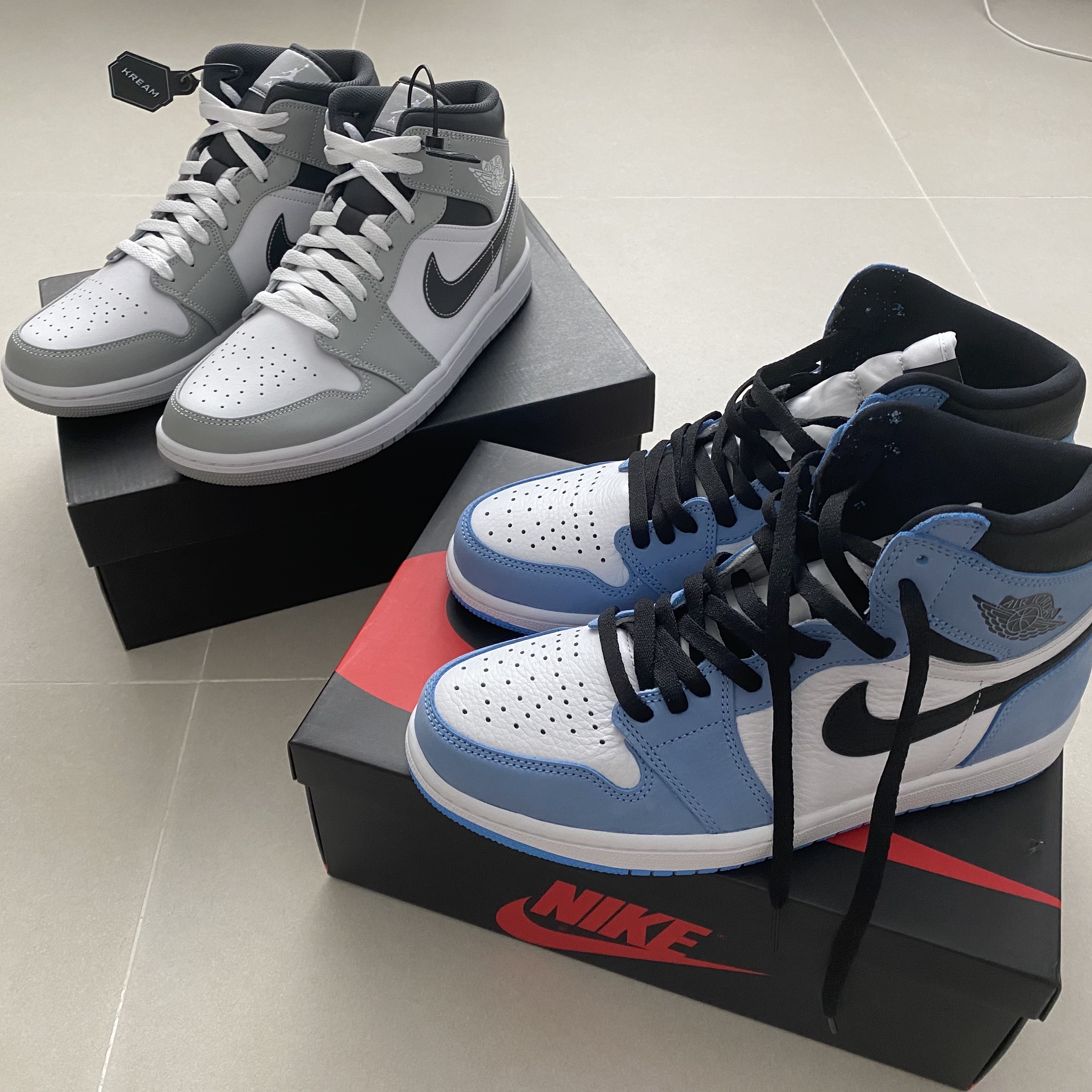 Jordan 1 Mid Light Smoke Grey Anthracite, Jordan 1 Retro High OG University Blue 착용 스타일