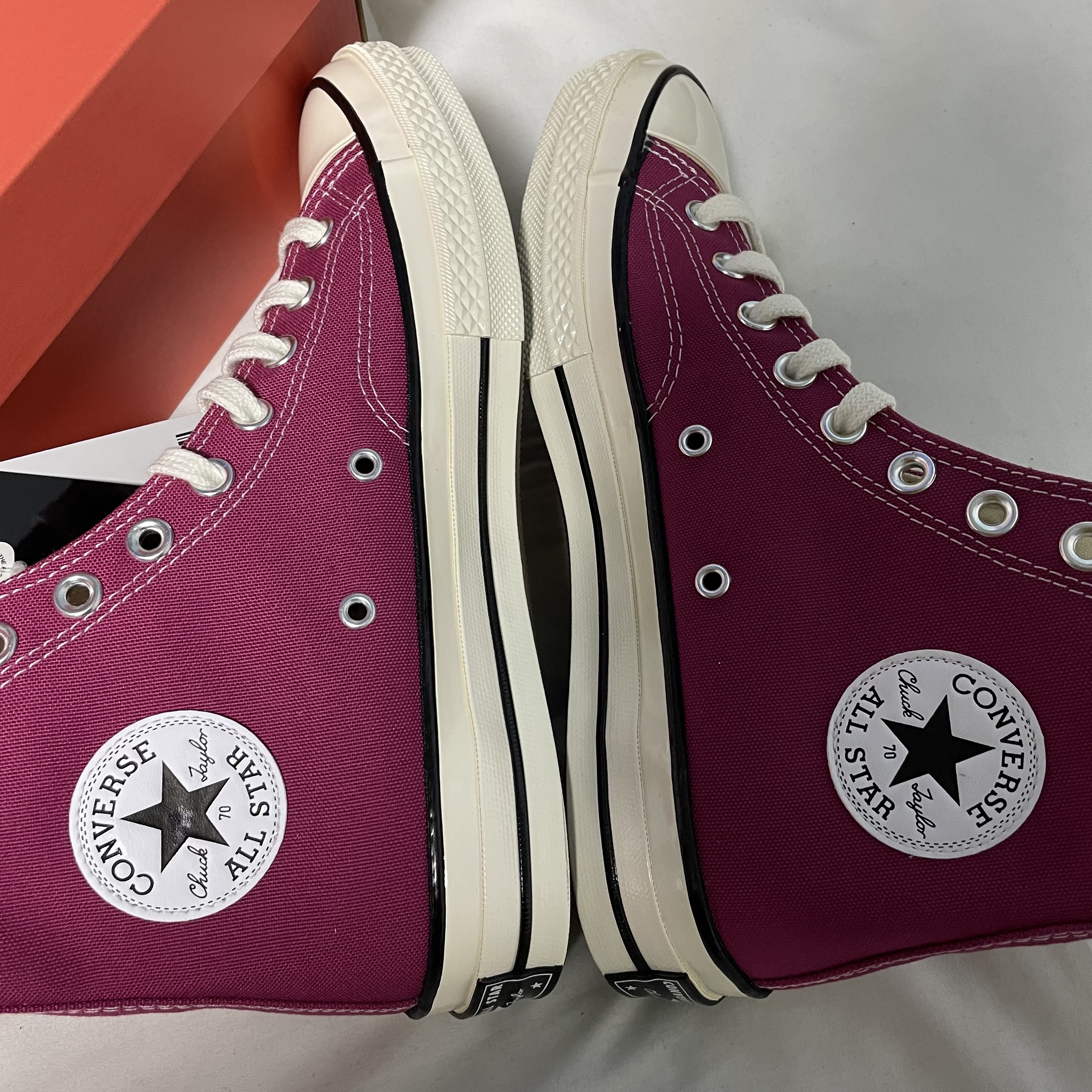Converse Chuck 70 High Midnight Hibiscus 착용 스타일 - 1