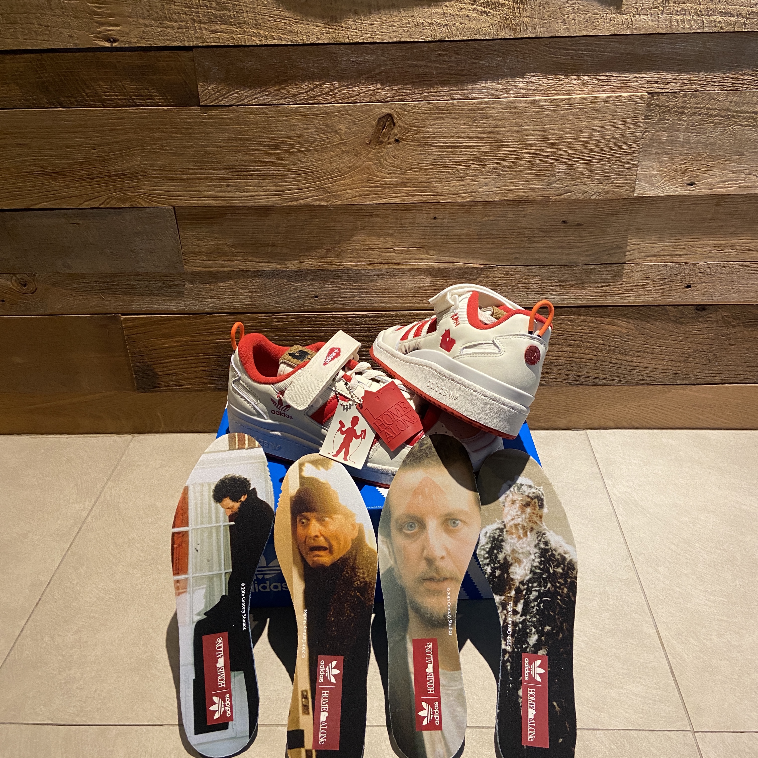 Adidas Forum Low Home Alone 착용 스타일