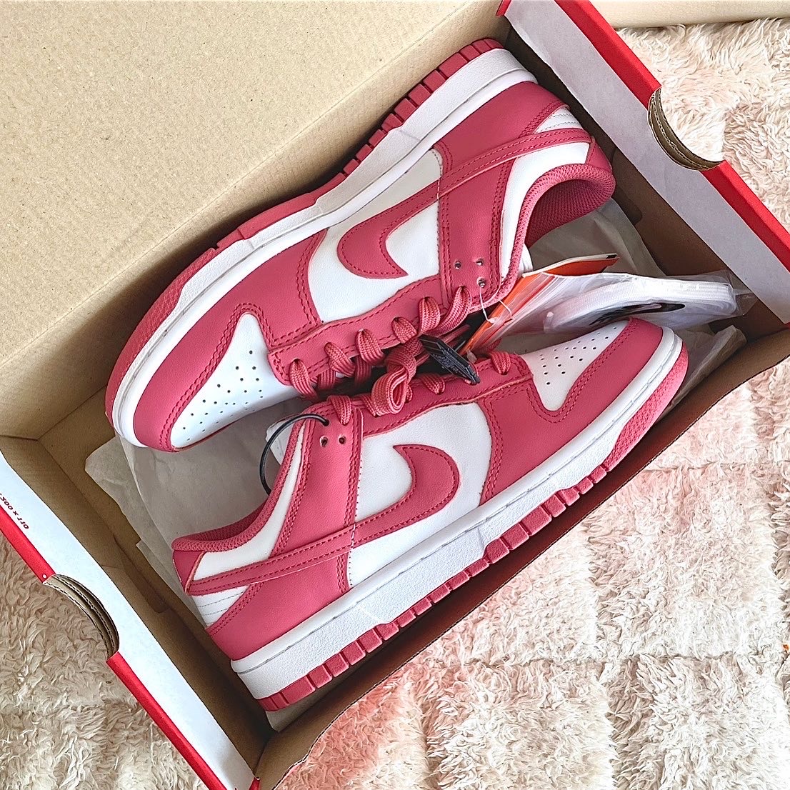 (W) Nike Dunk Low Archeo Pink 착용 스타일