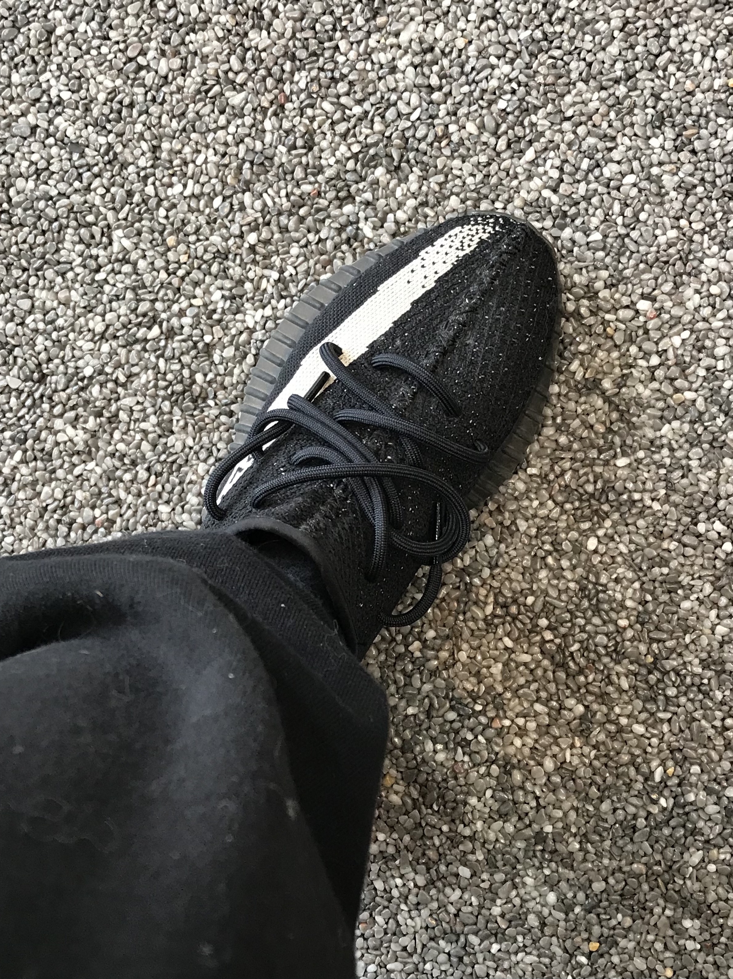 Adidas Yeezy Boost 350 V2 Core Black White 2016 착용 스타일