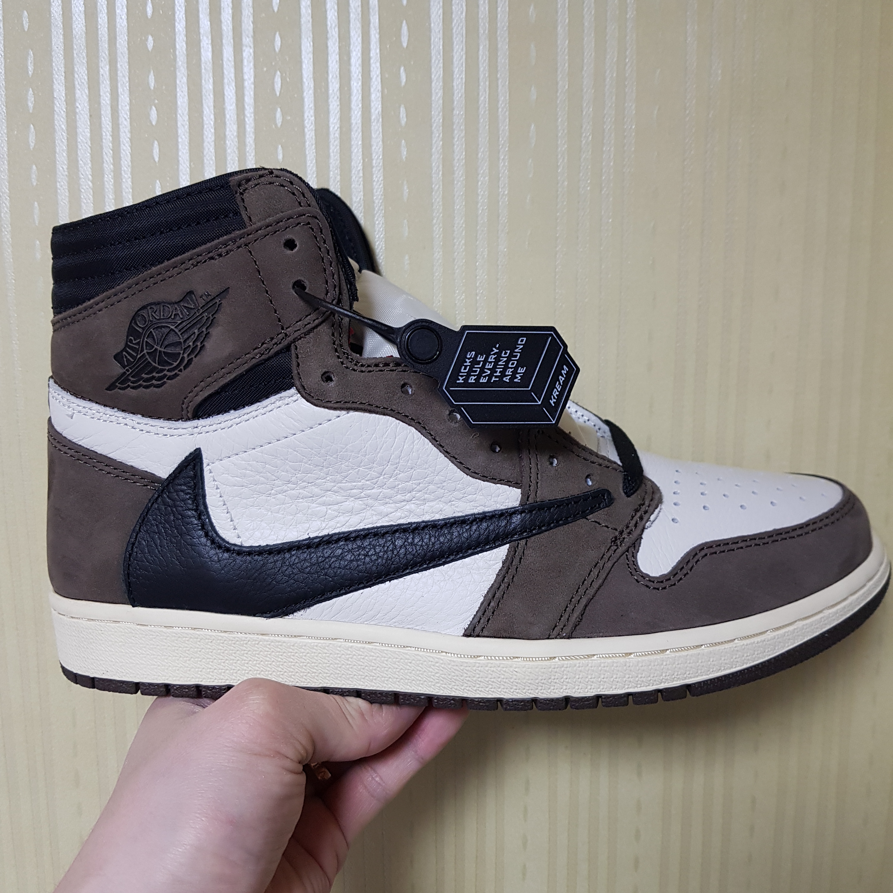Jordan 1 x Travis Scott Retro High OG SP Mocha 착용 스타일