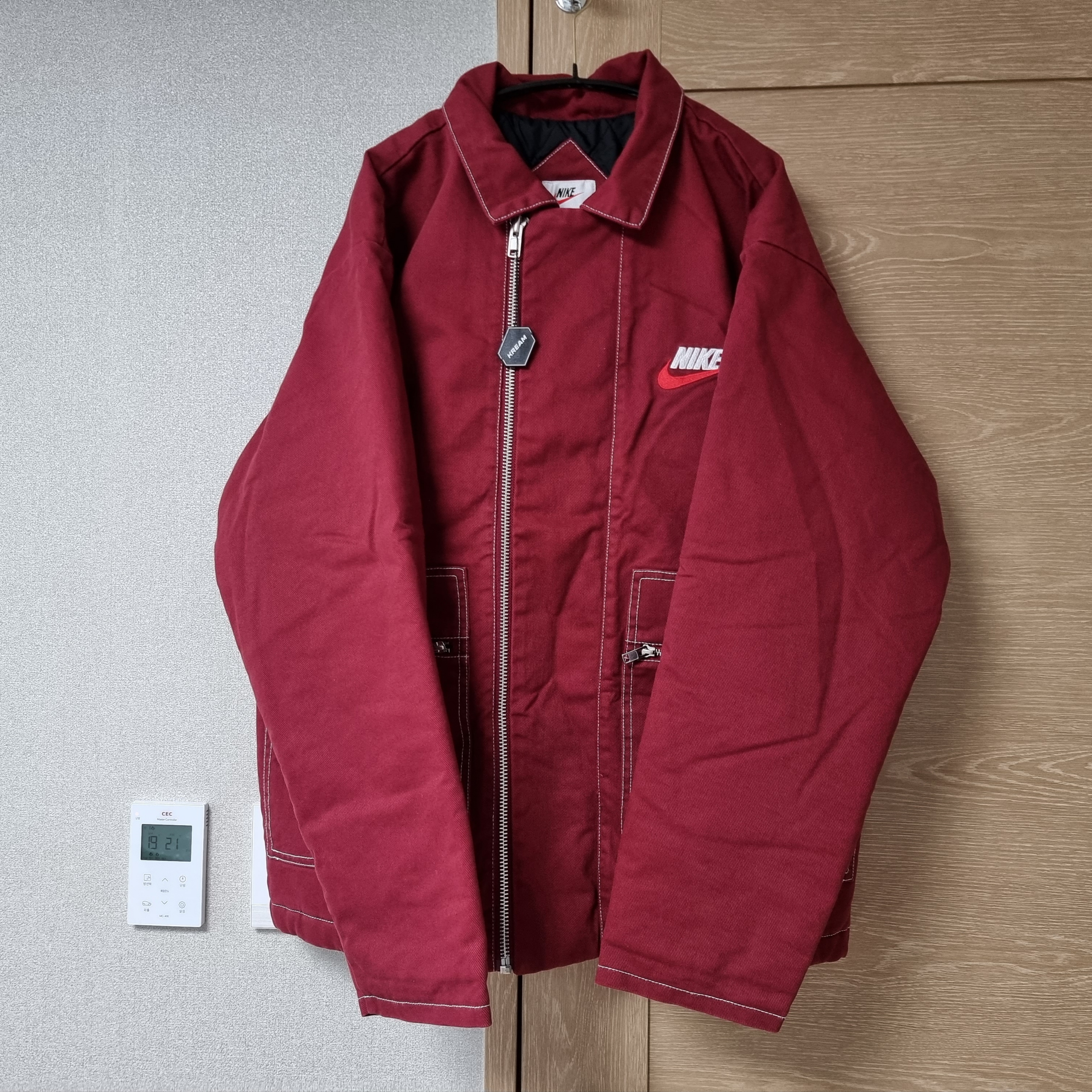Supreme x Nike Double Zip Quilted Work Jacket Mustard - 18FW, Supreme x Nike Double Zip Quilted Work Jacket Burgundy - 18FW 착용 스타일 - 3