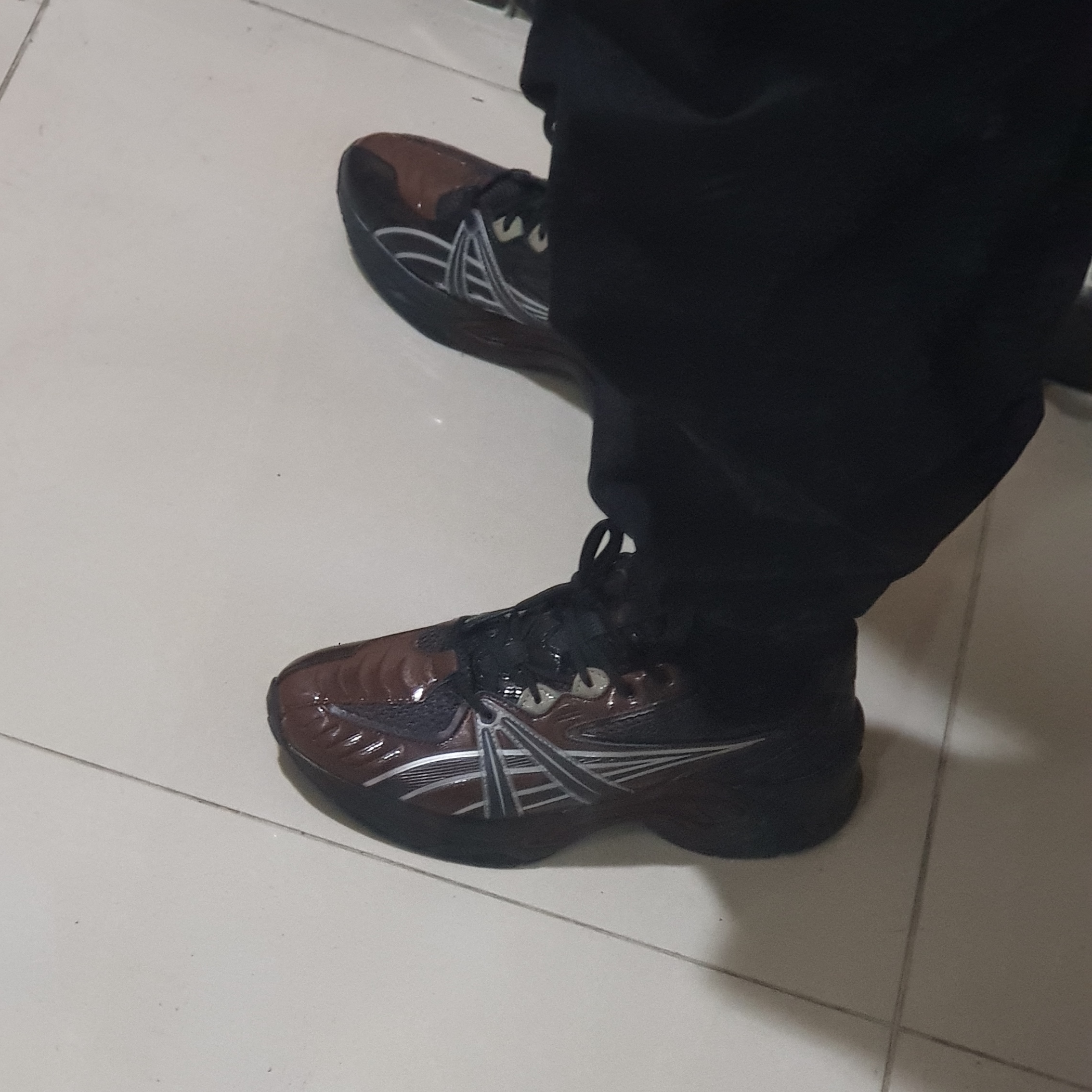 Asics HN2-S Protoblast Chocolate Brown 착용 스타일 - 1