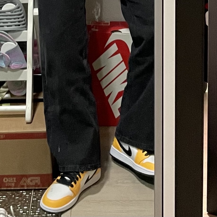 (W) Jordan 1 Low SE Laser Orange 착용 스타일 - 3
