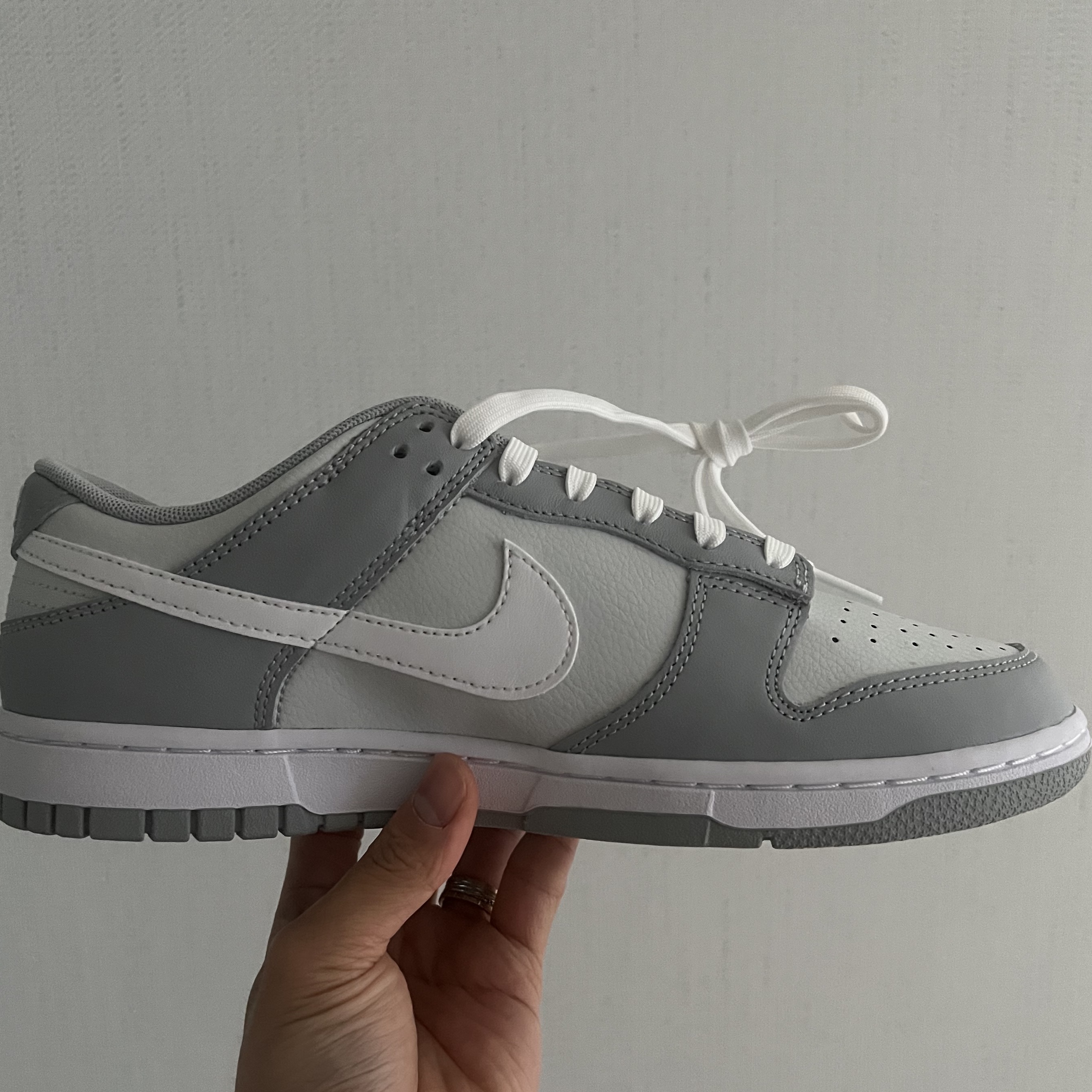 Nike Dunk Low Retro Wolf Grey 착용 스타일 - 3