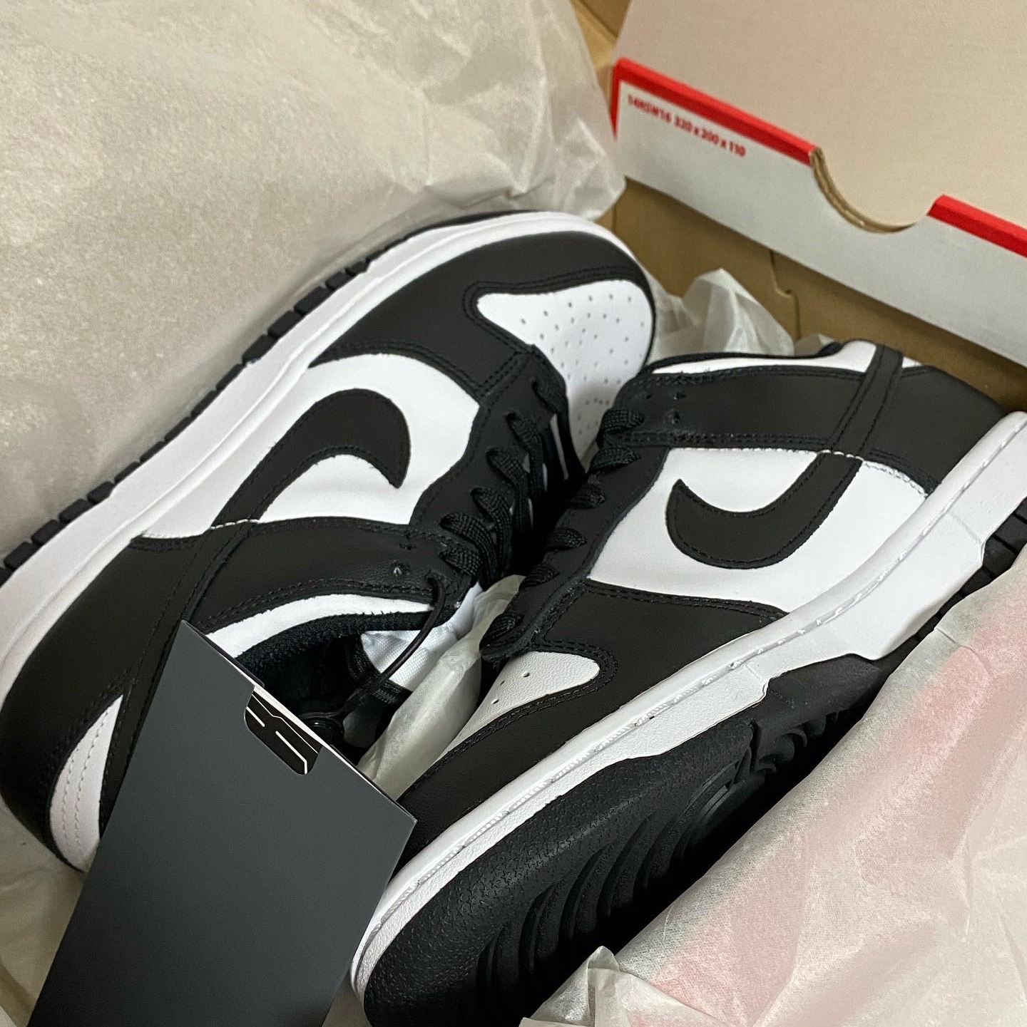 (W) Nike Dunk Low Black 착용 스타일 - 1