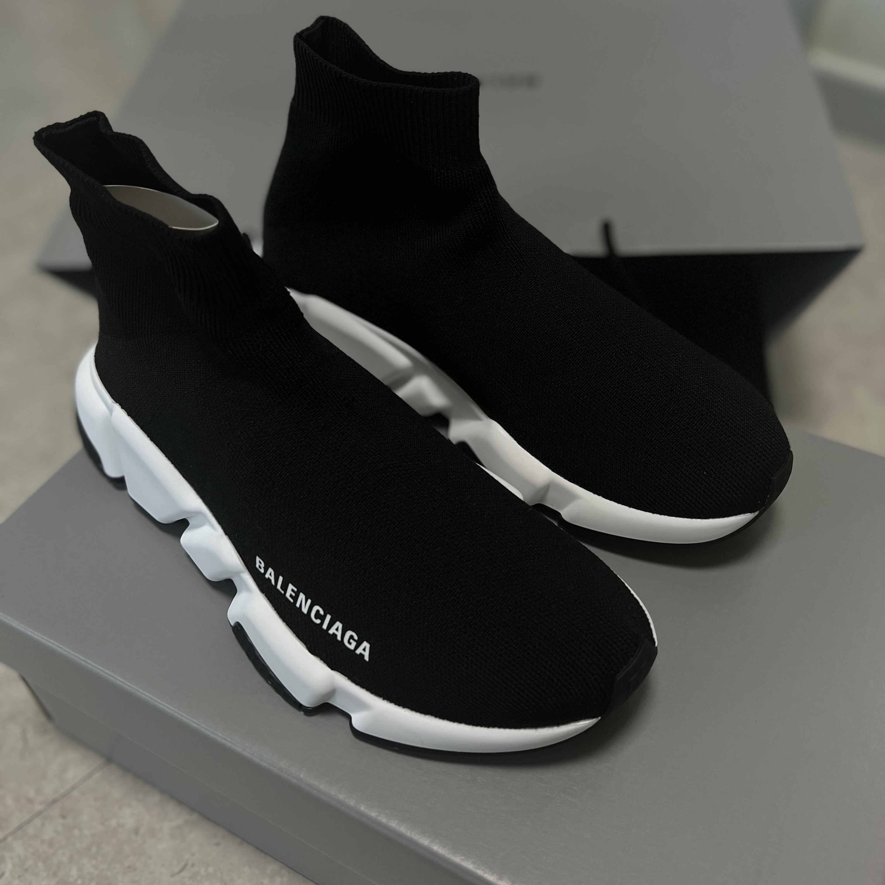 (W) Balenciaga Speed Trainer Black White 2021/2022 착용 스타일