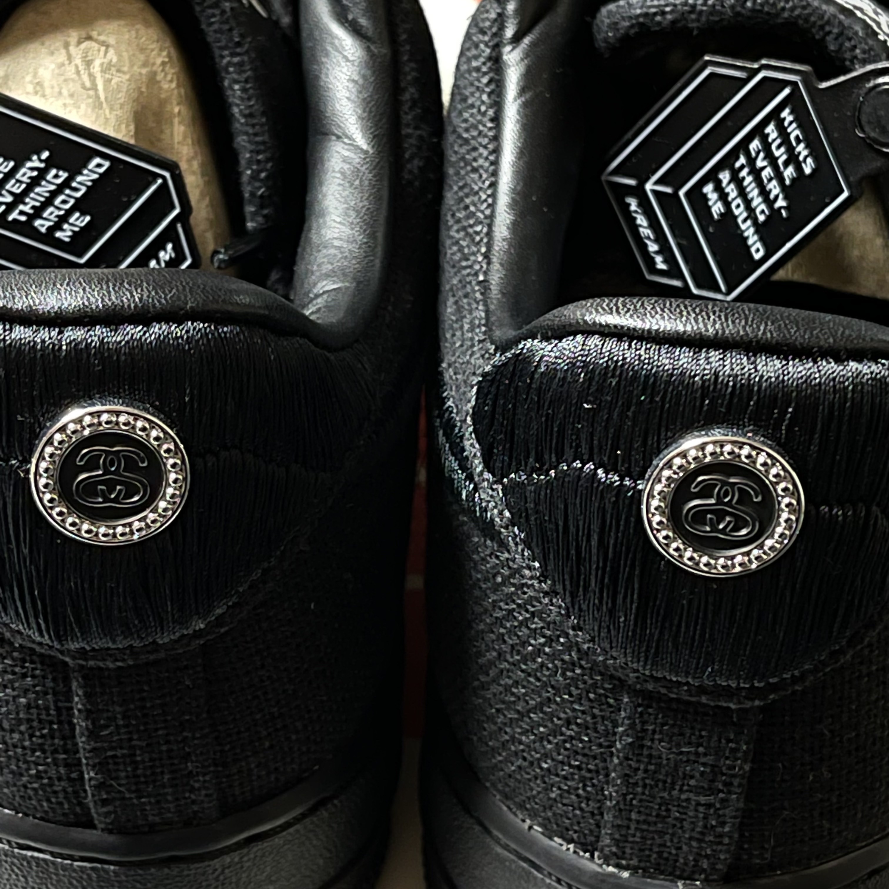 Nike x Stussy Air Force 1 Low Triple Black 착용 스타일 - 3