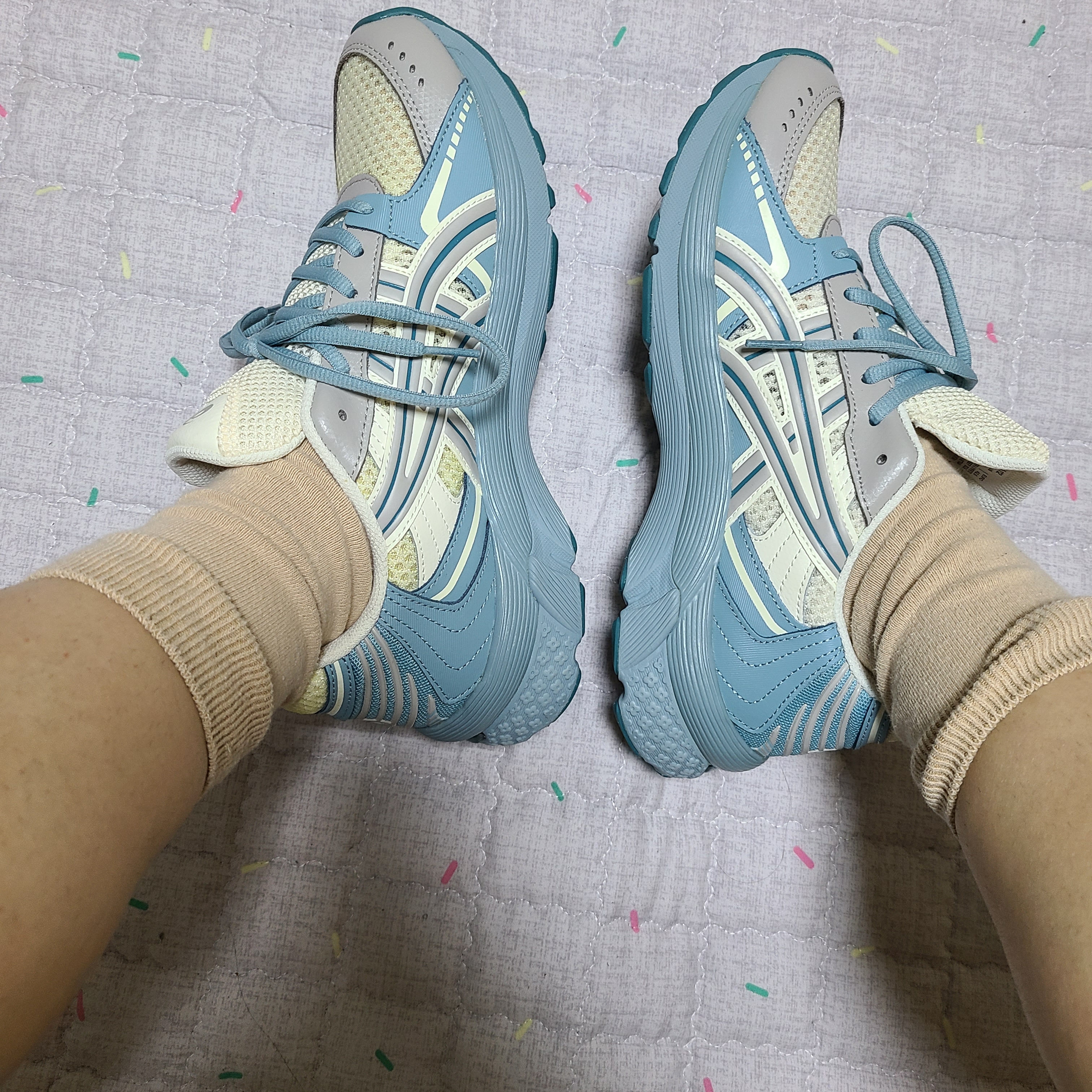 Asics Gel-Kyrios Cream Oyster Grey 착용 스타일
