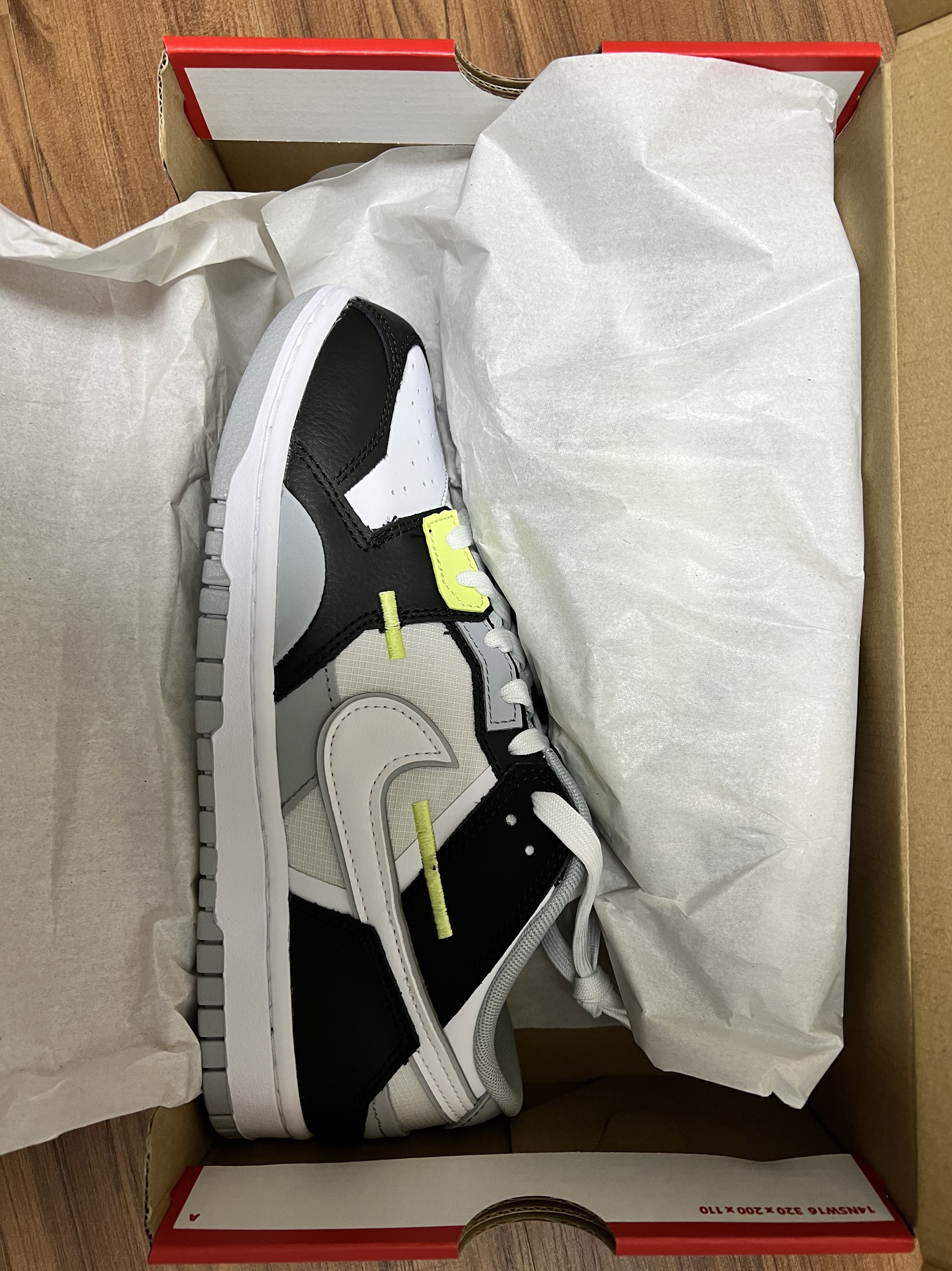 Nike Dunk Scrap Black Lemon Twist 착용 스타일