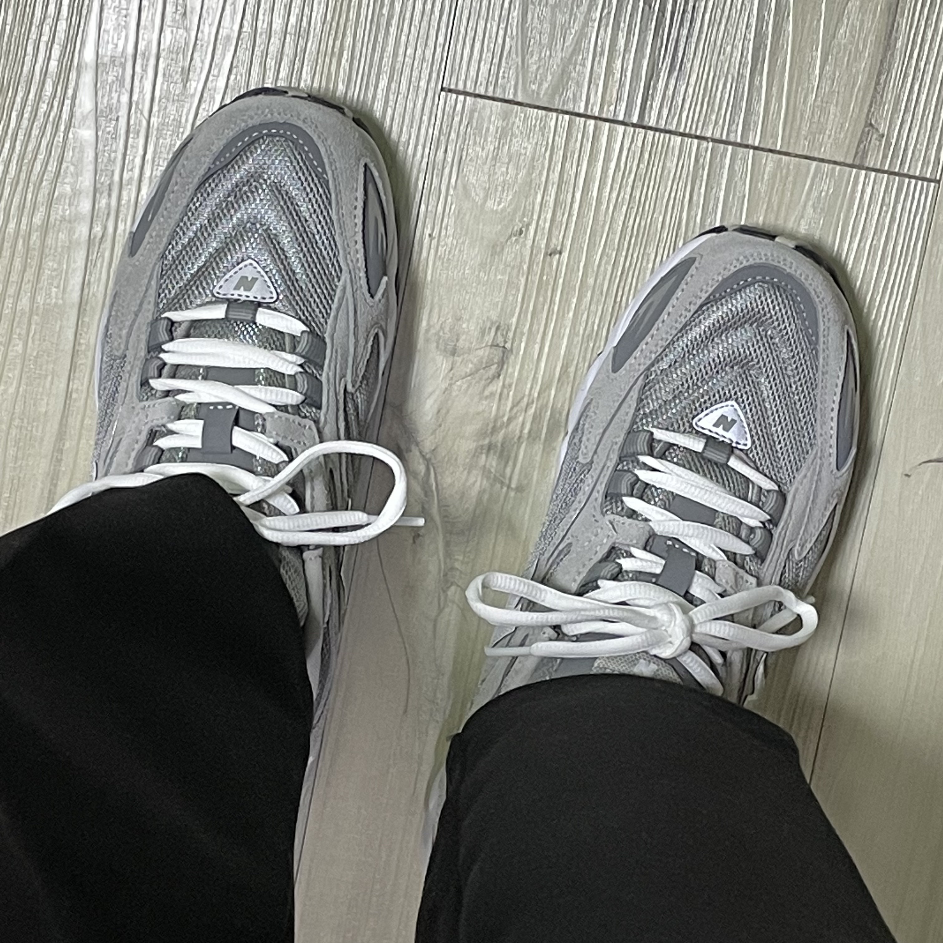 New Balance 725 Grey 착용 스타일 - 1