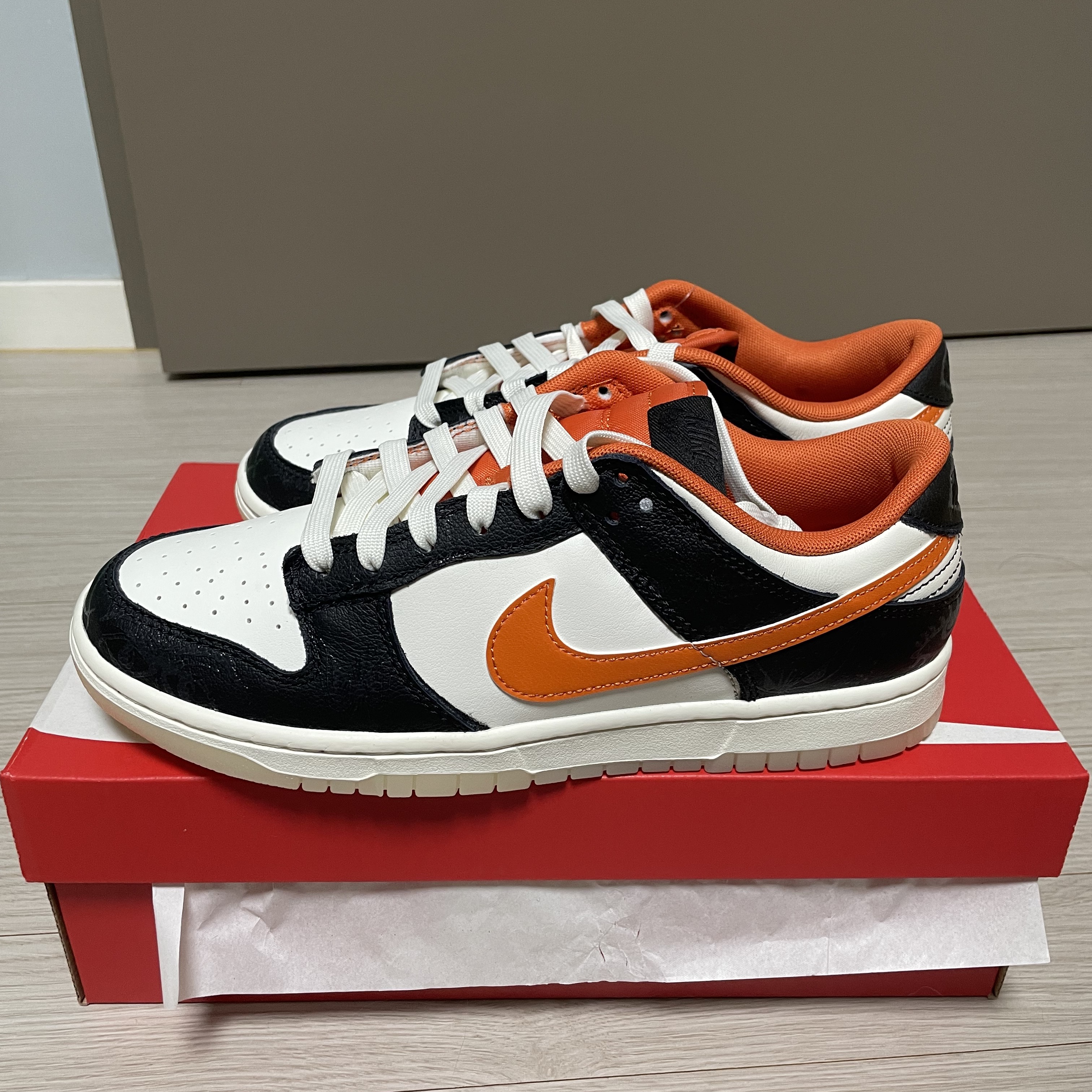 Nike Dunk Low Retro PRM Halloween 착용 스타일
