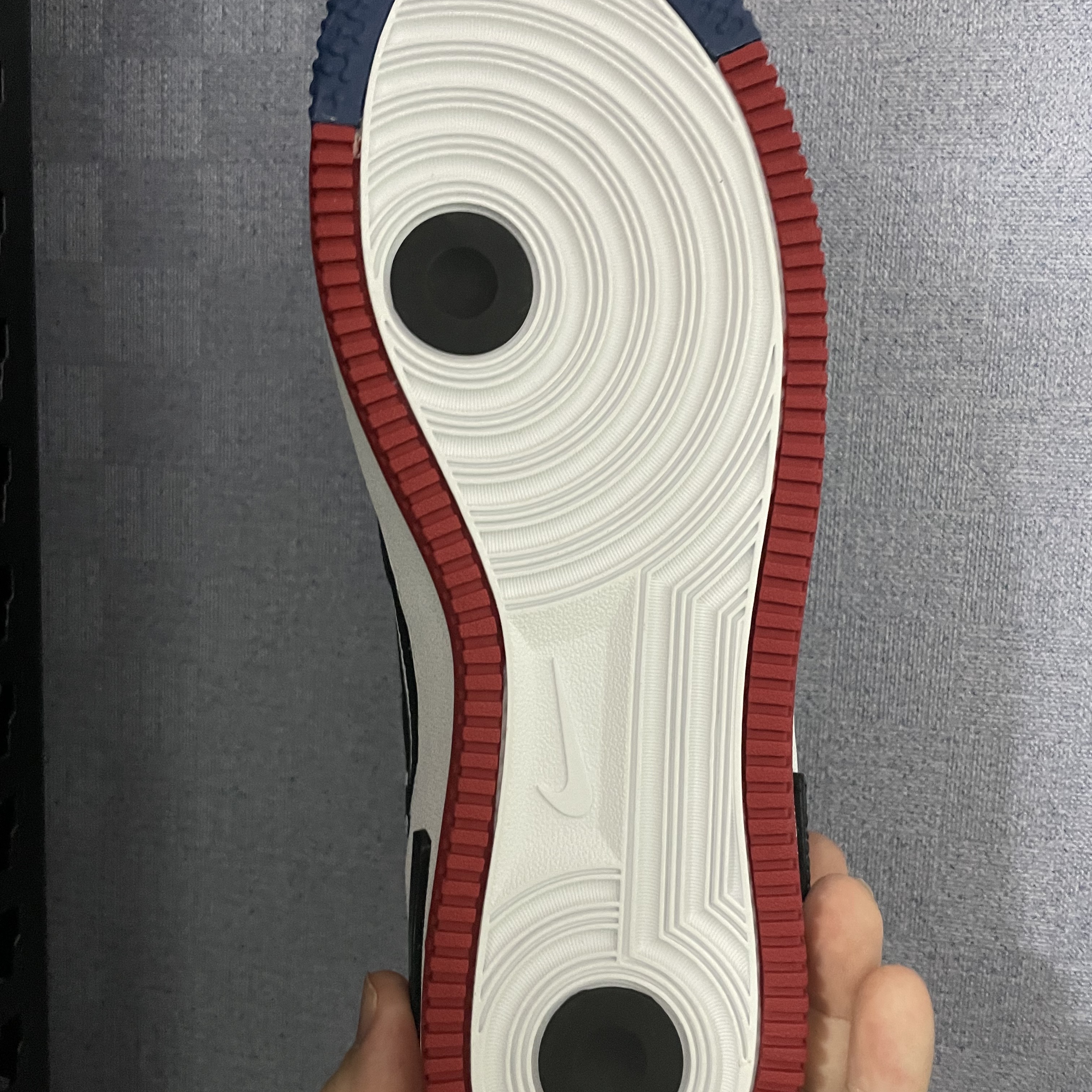 Nike Air Force 1 React Black Gym Red Blue 착용 스타일 - 2