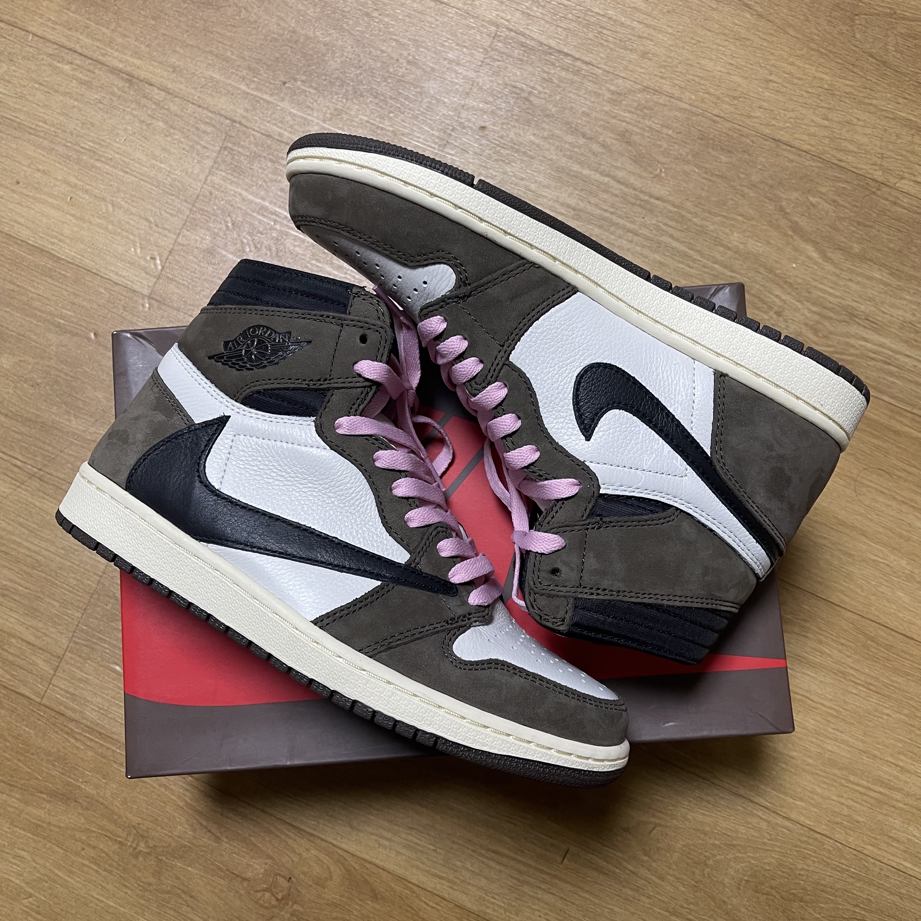 Jordan 1 x Travis Scott Retro High OG SP Mocha 착용 스타일