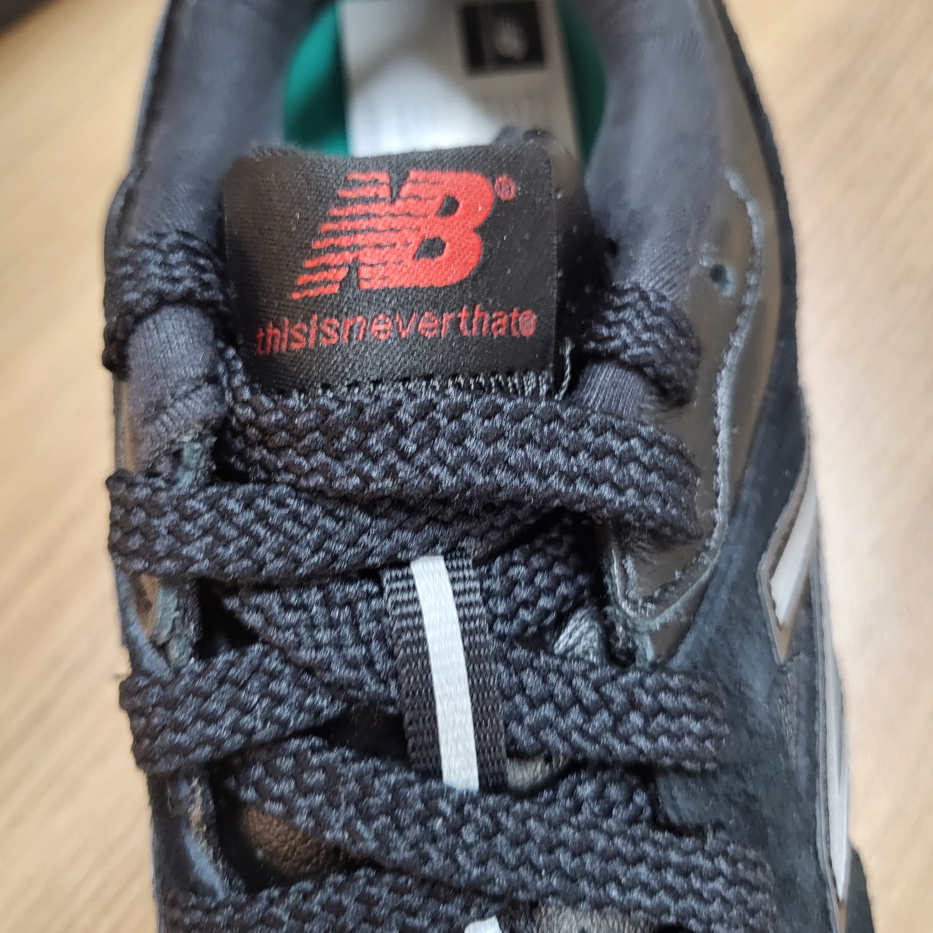 New Balance x Thisisneverthat 860v2 Black 착용 스타일 - 2