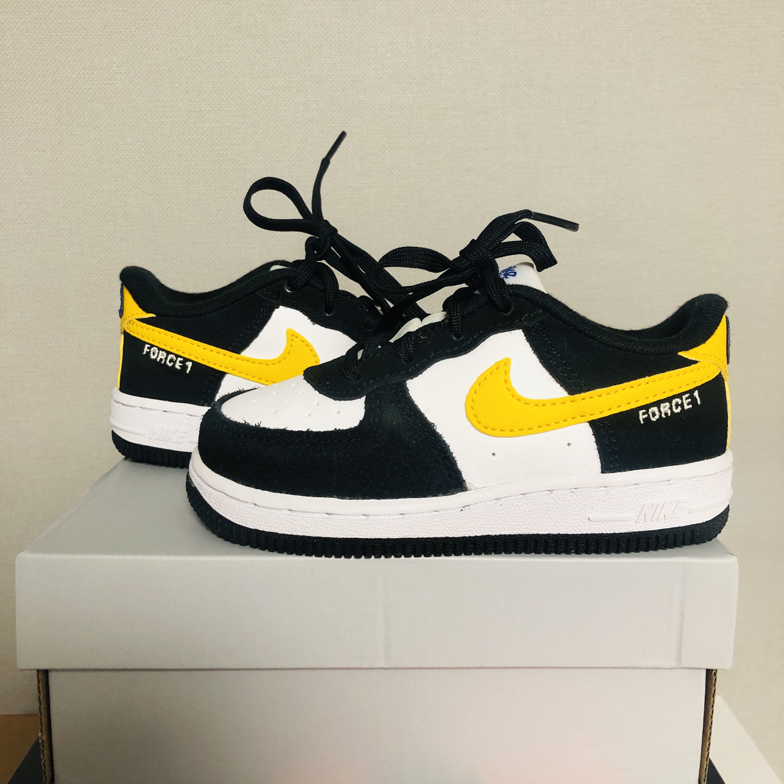 (TD) Nike Force 1 LV8 Athletic Club Black Dark Sulfur 착용 스타일 - 5