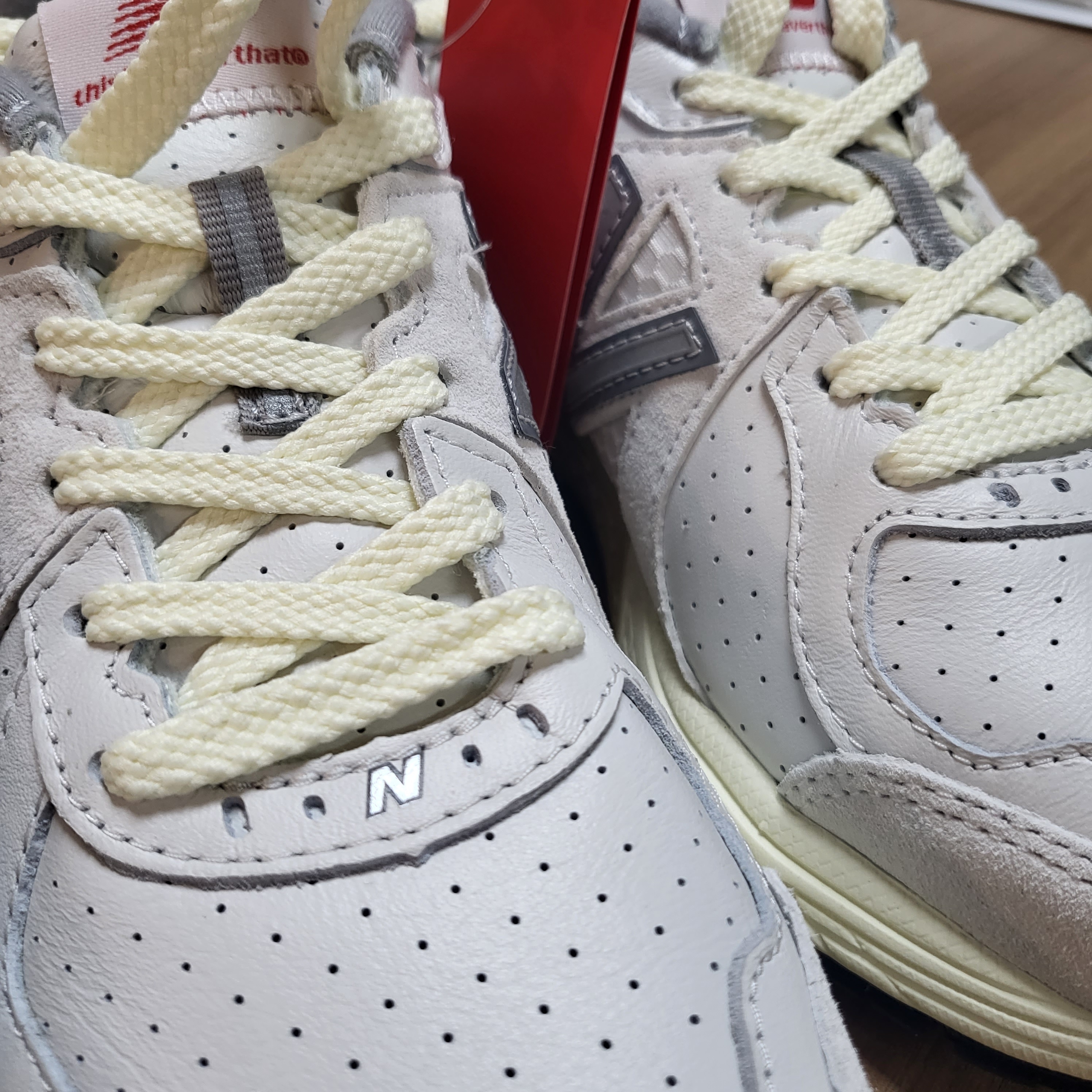 New Balance x Thisisneverthat 860v2 White 착용 스타일 - 3