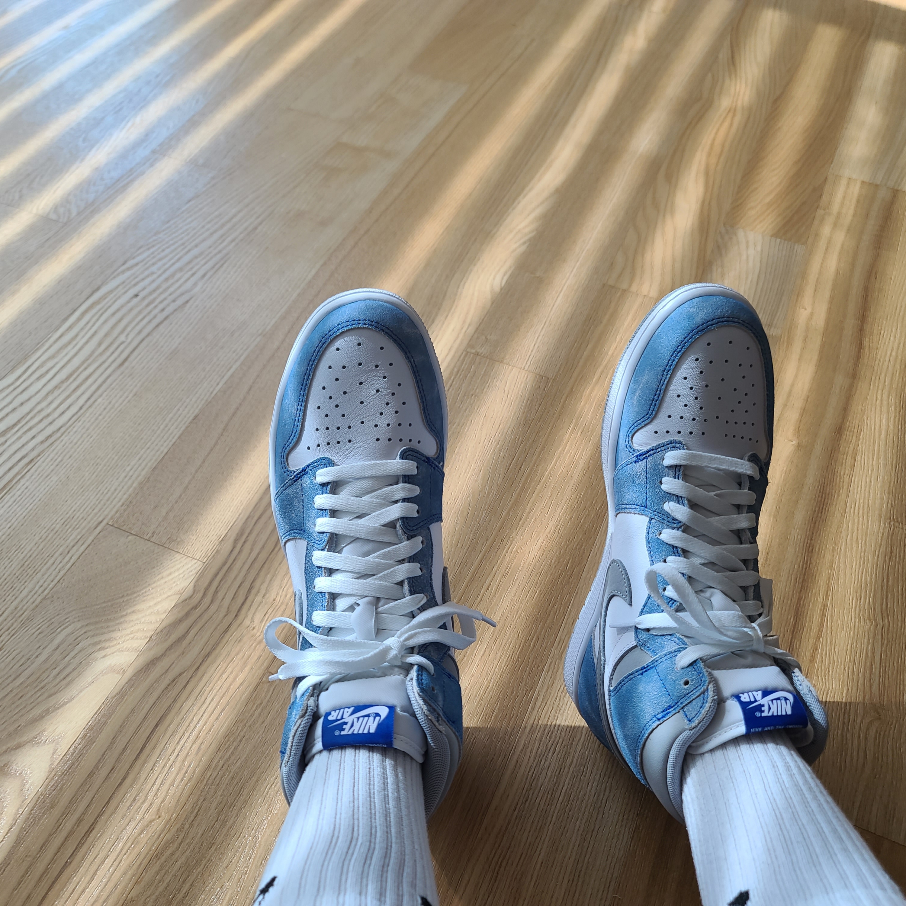 Jordan 1 Retro High OG Hyper Royal 착용 스타일 - 2